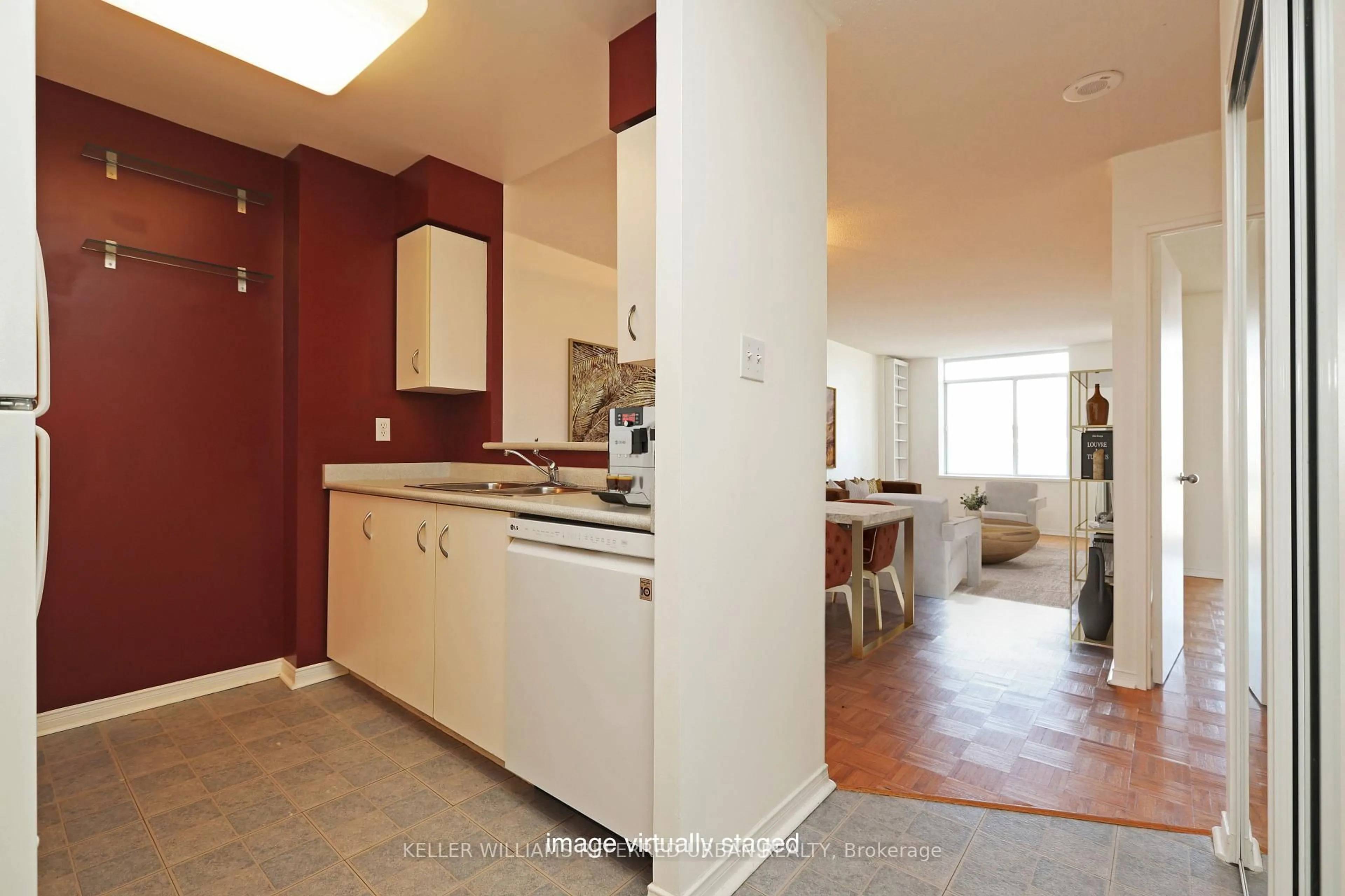 Standard kitchen, ceramic/tile floor for 39 Parliament St #1008, Toronto Ontario M5A 4R2