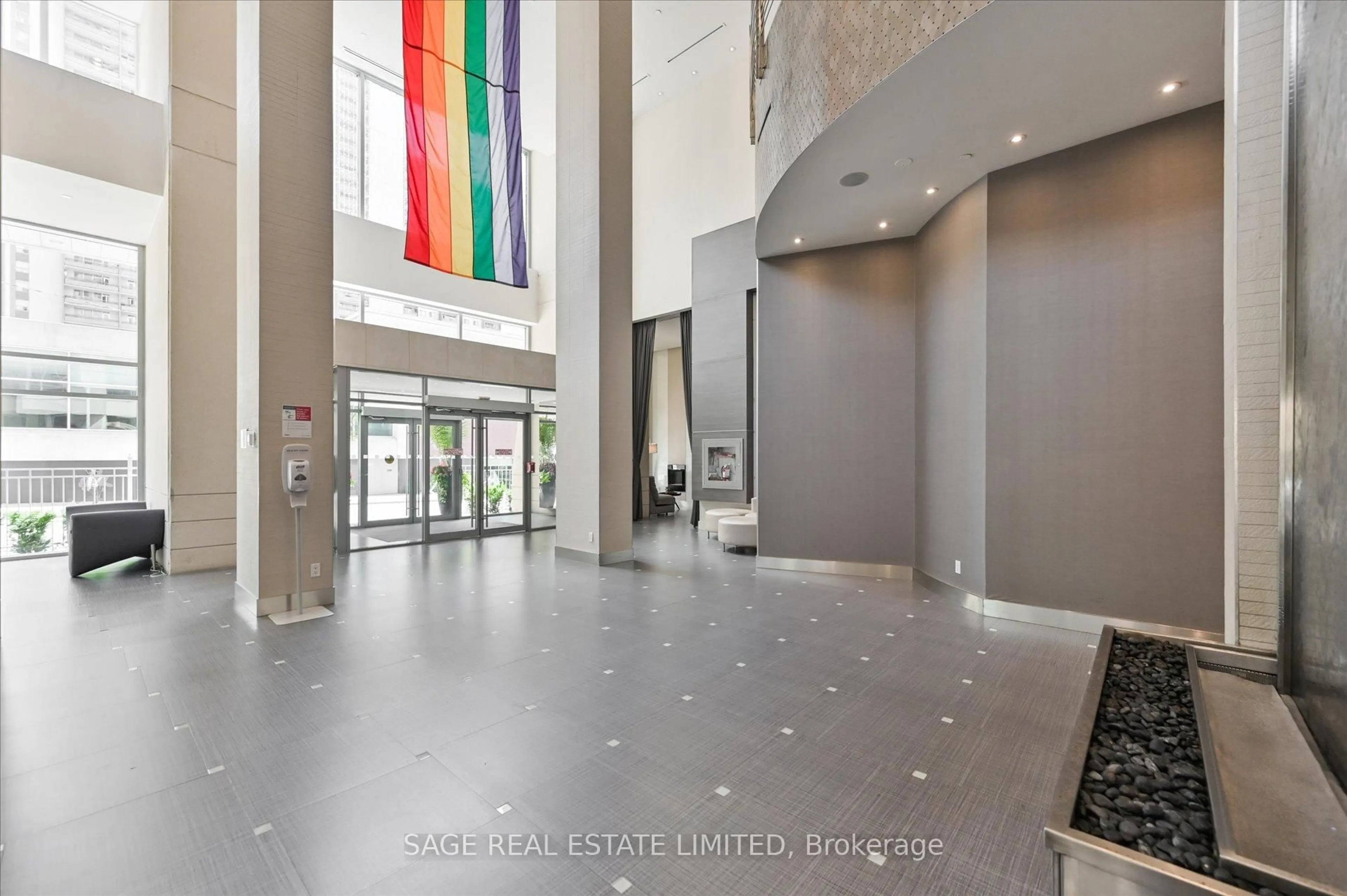 Indoor foyer for 500 Sherbourne St #219, Toronto Ontario M4X 1L1
