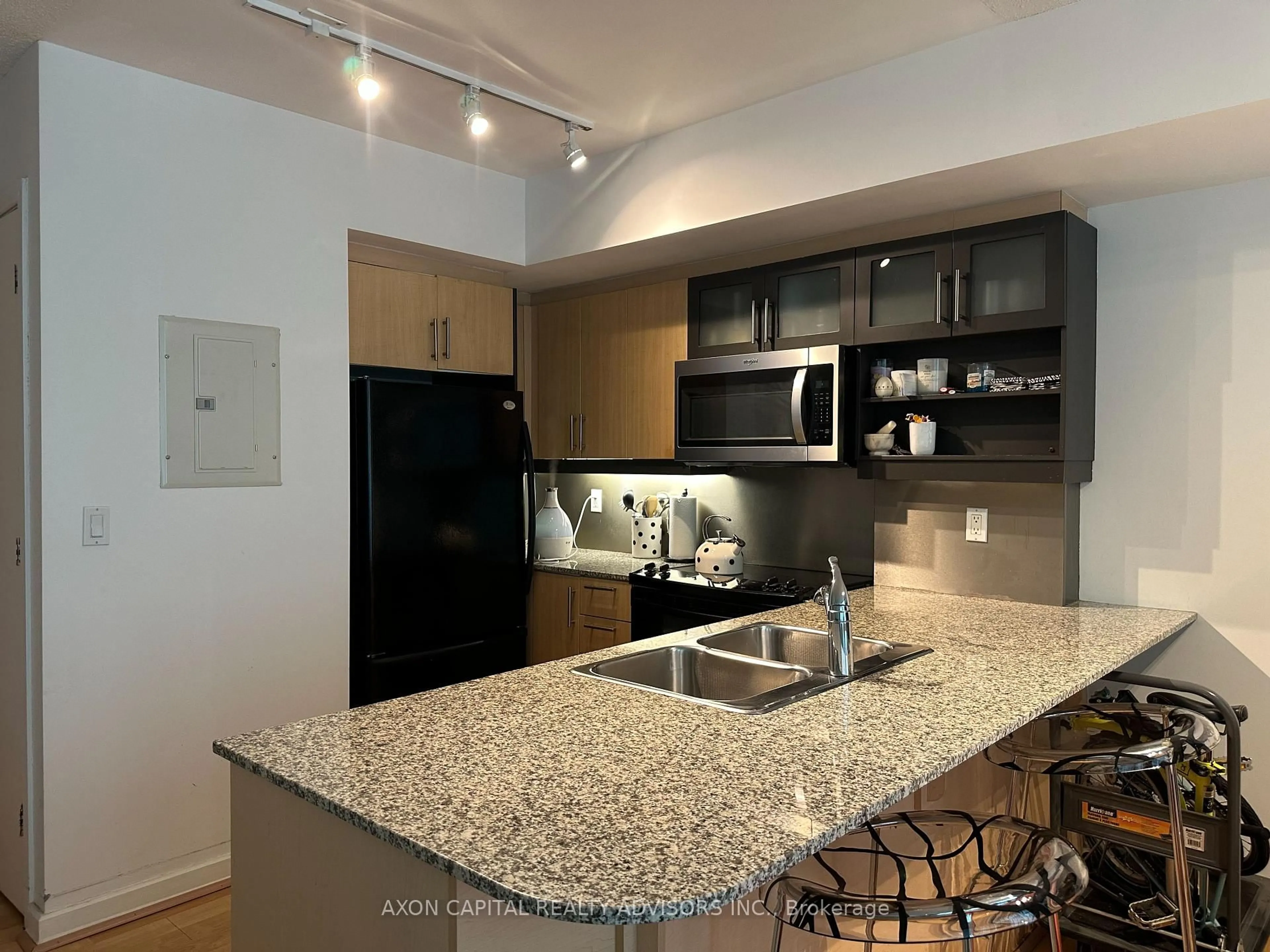 Standard kitchen, unknown for 350 Wellington St #M32, Toronto Ontario M5V 3W9