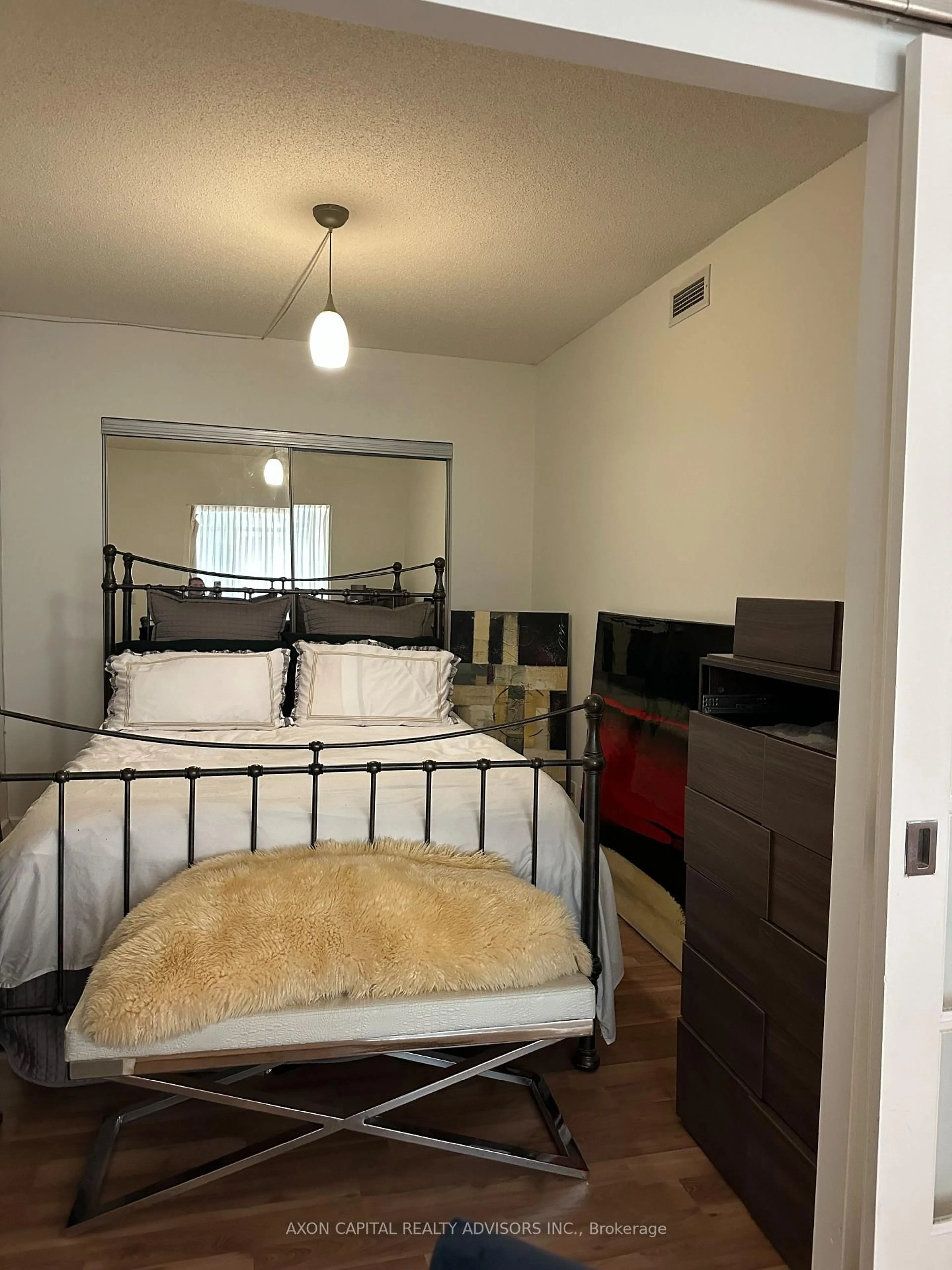 A pic of a room for 350 Wellington St #M32, Toronto Ontario M5V 3W9