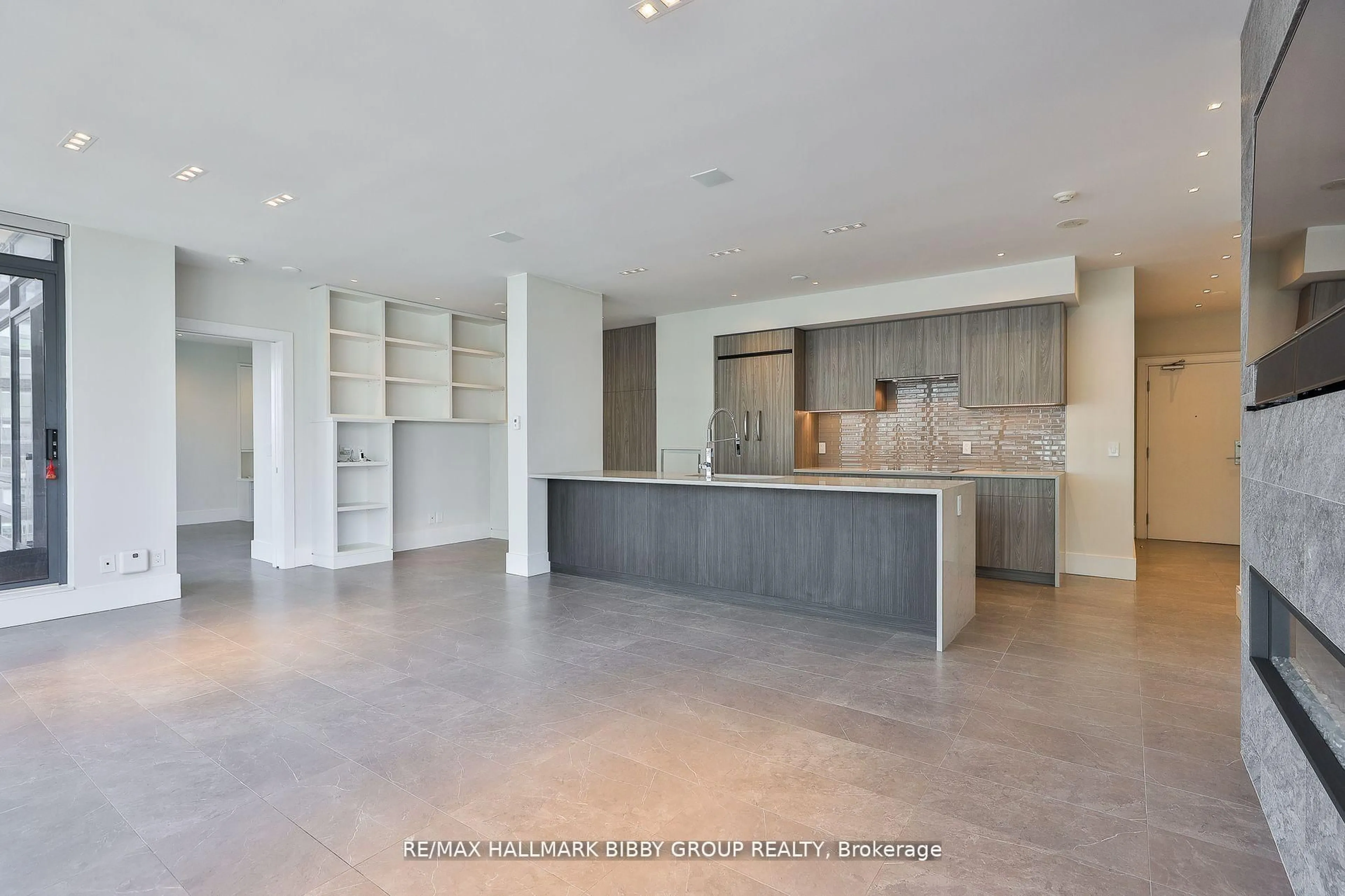 Open concept kitchen, unknown for 438 King St #2101, Toronto Ontario M5V 3T9