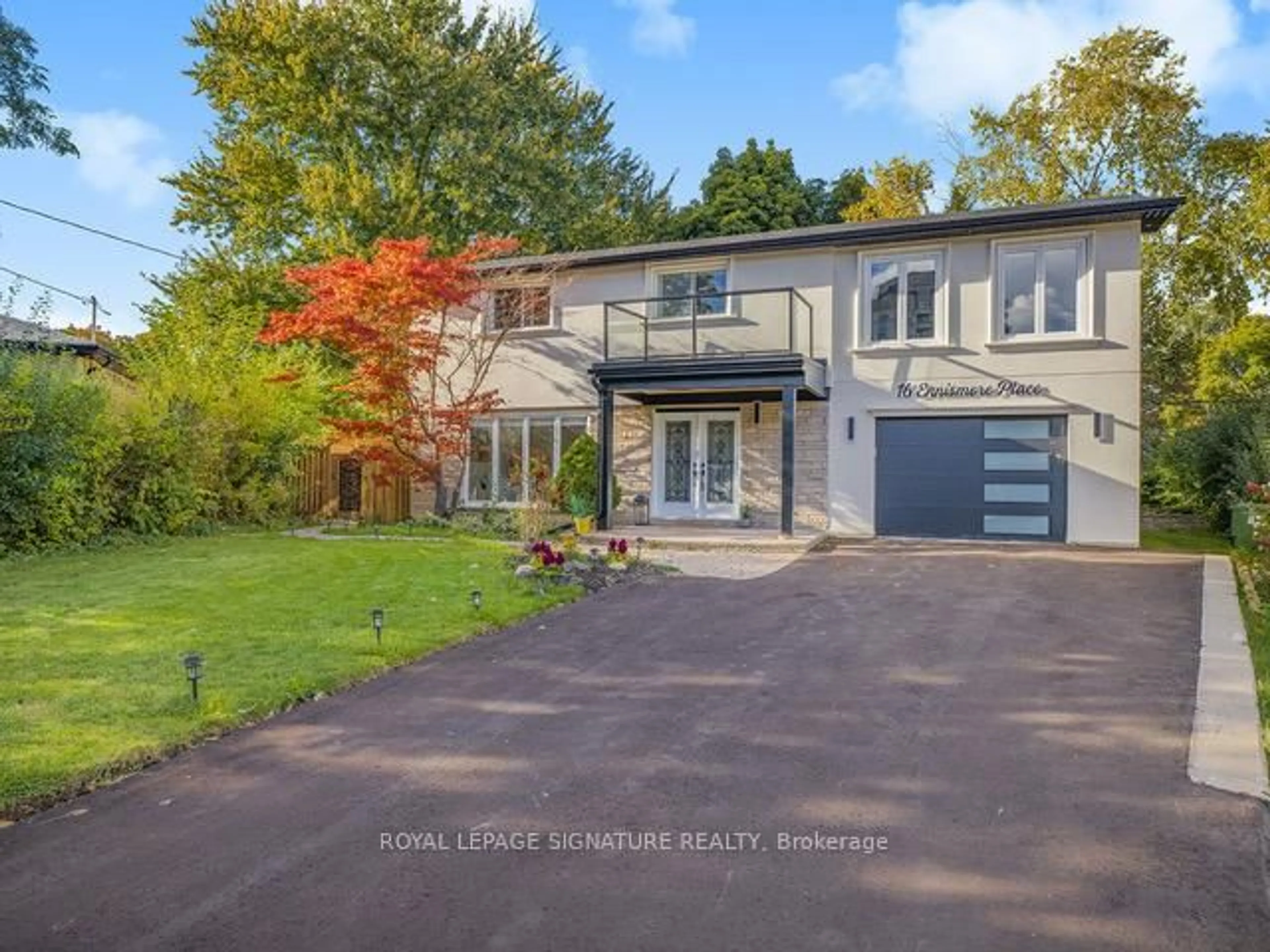 A pic from outside/outdoor area/front of a property/back of a property/a pic from drone, street for 16 Ennismore Pl, Toronto Ontario M2J 2A1