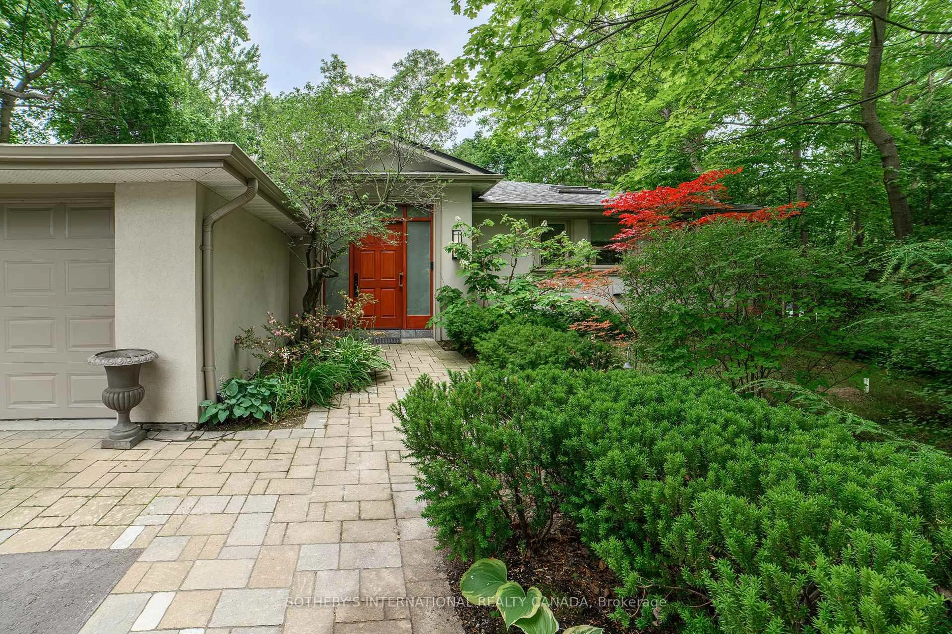 Unknown for 105 Roxborough Dr, Toronto Ontario M4W 1X3