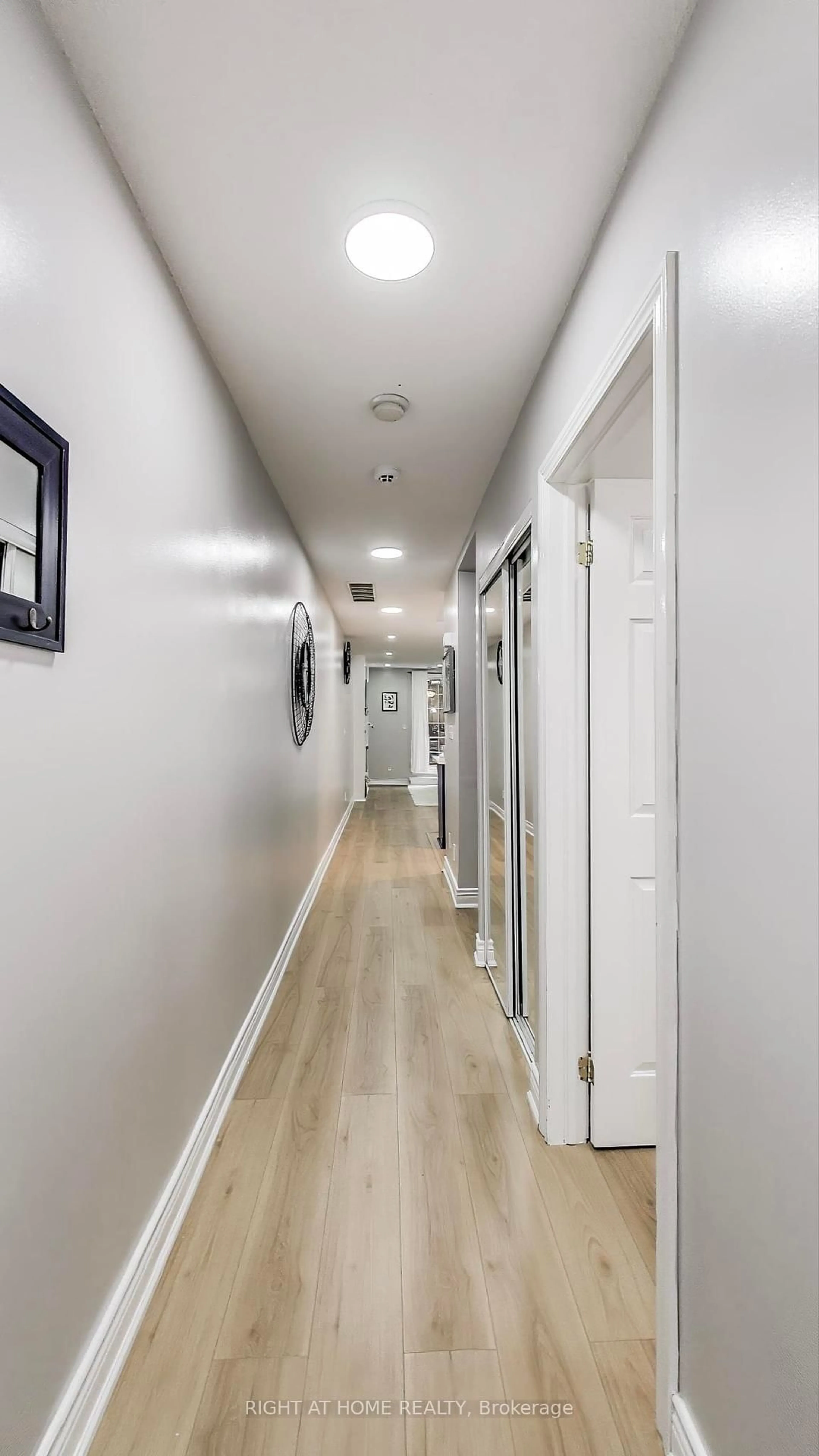Indoor foyer for 45 Cedarcroft Blvd #7, Toronto Ontario M2R 3Y2