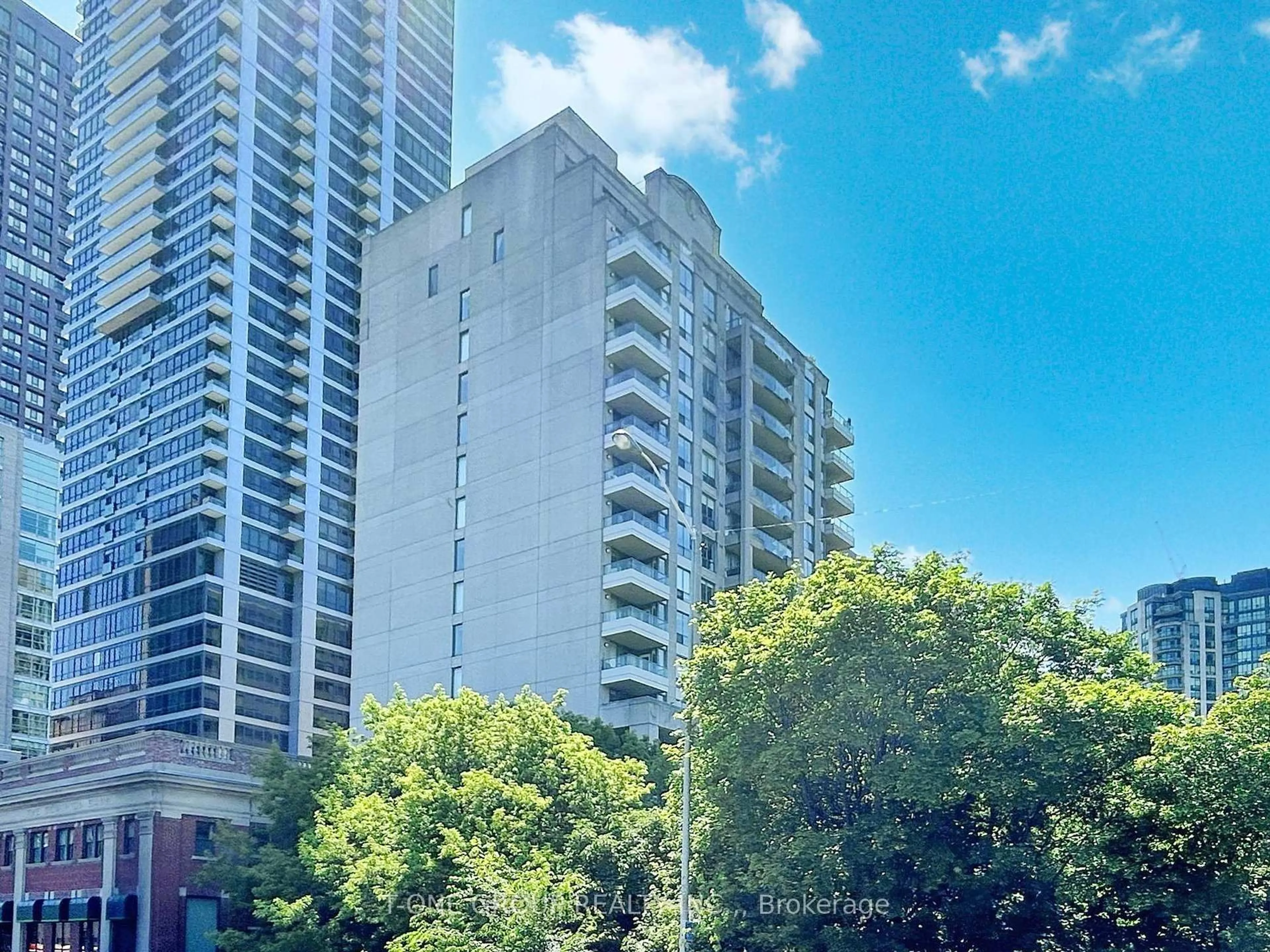 A pic from outside/outdoor area/front of a property/back of a property/a pic from drone, city buildings view from balcony for 388 Bloor St #1607, Toronto Ontario M4W 1H4