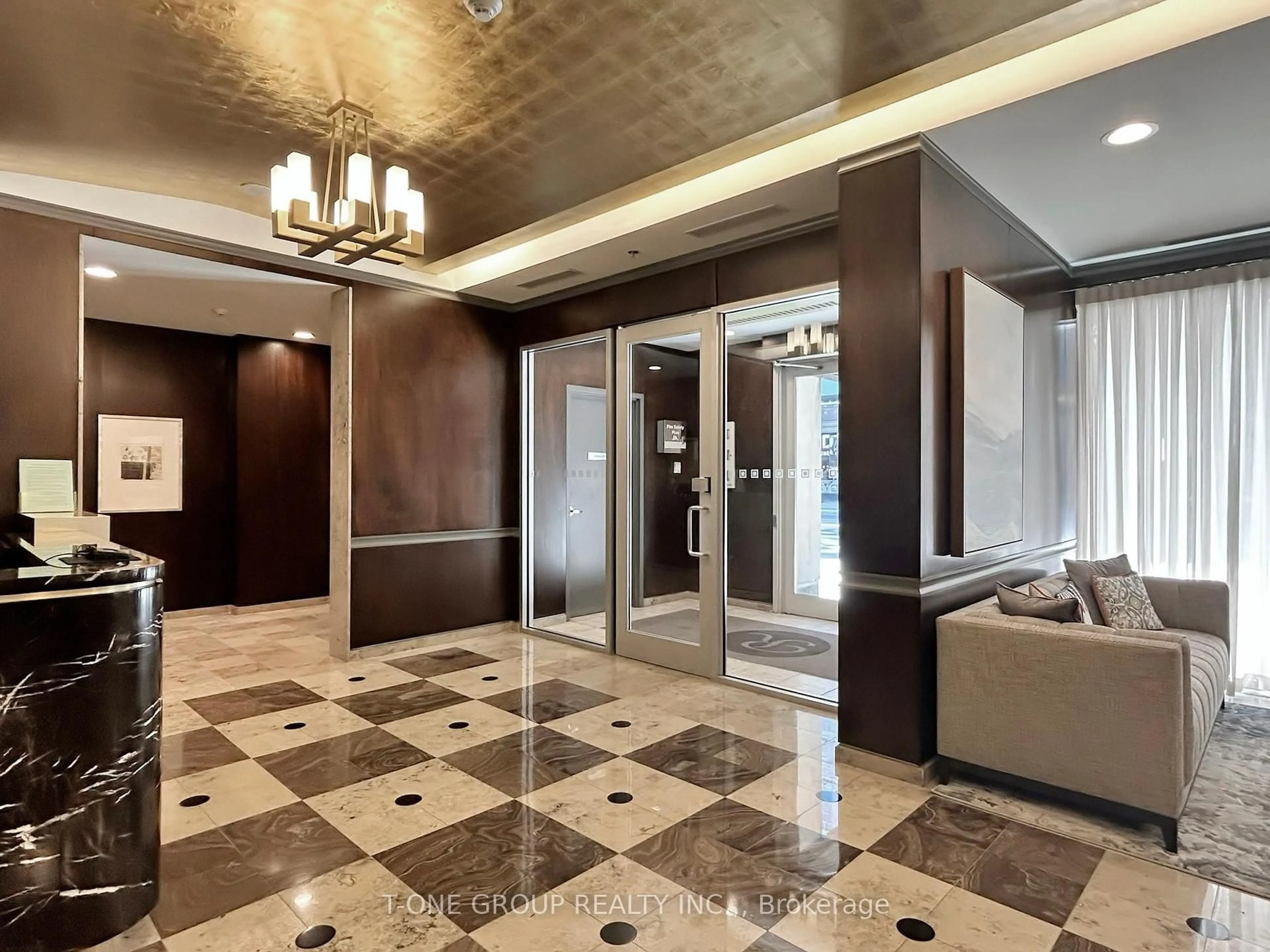 Indoor foyer for 388 Bloor St #1607, Toronto Ontario M4W 1H4