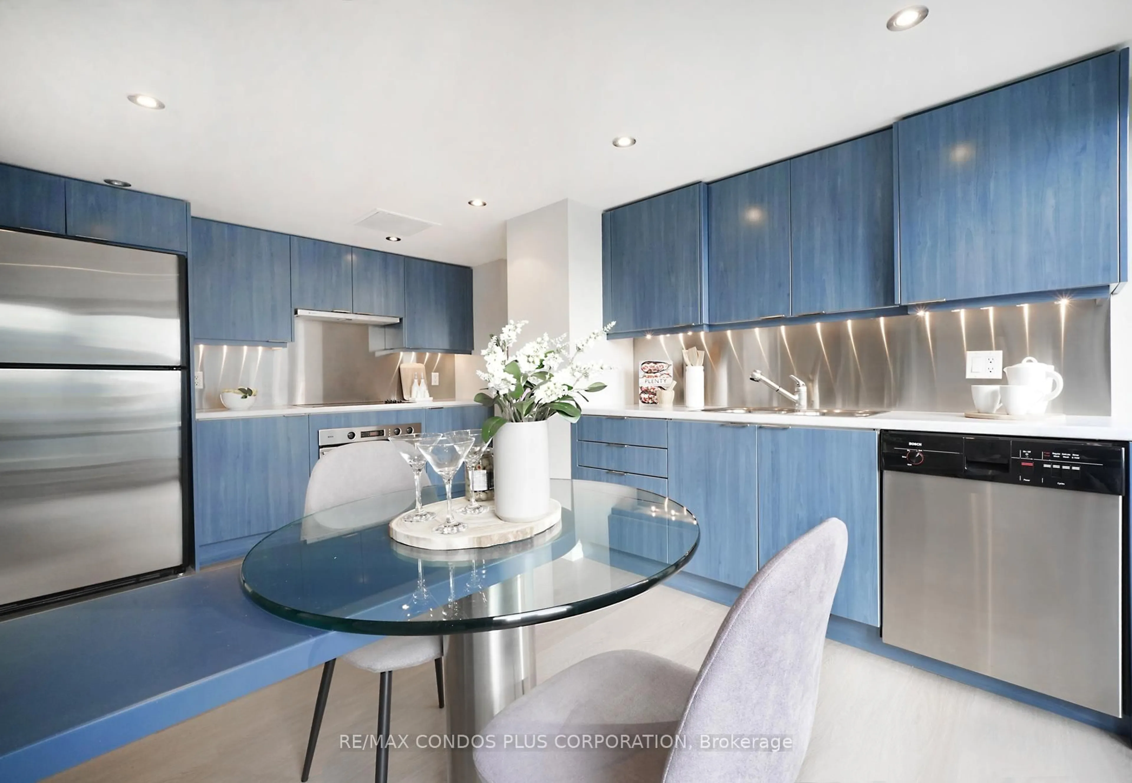 Contemporary kitchen, unknown for 55 Harbour Sq #1917, Toronto Ontario M5J 2L1