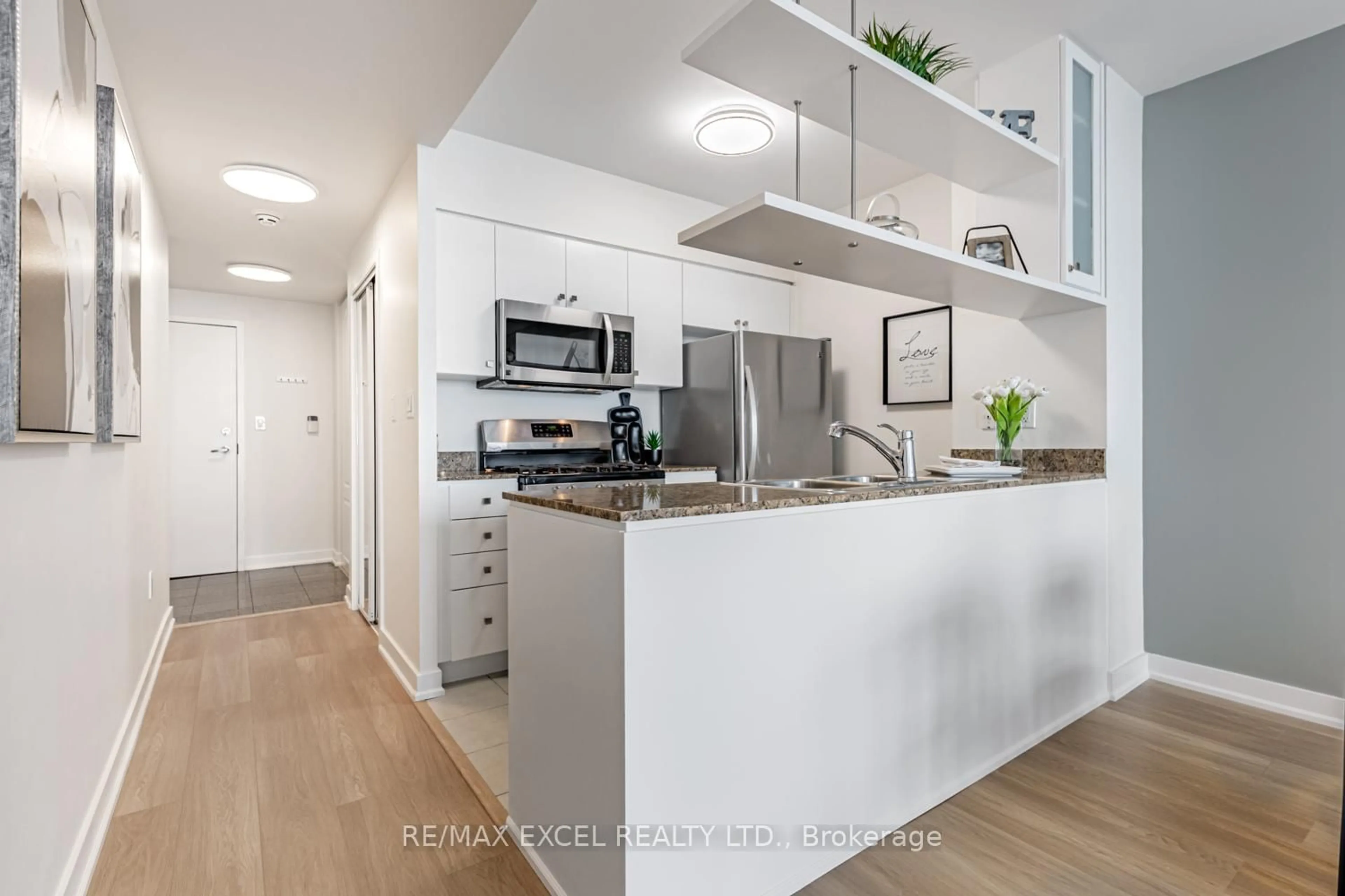 Open concept kitchen, unknown for 10 Navy Wharf Crt #3511, Toronto Ontario M5V 3V2