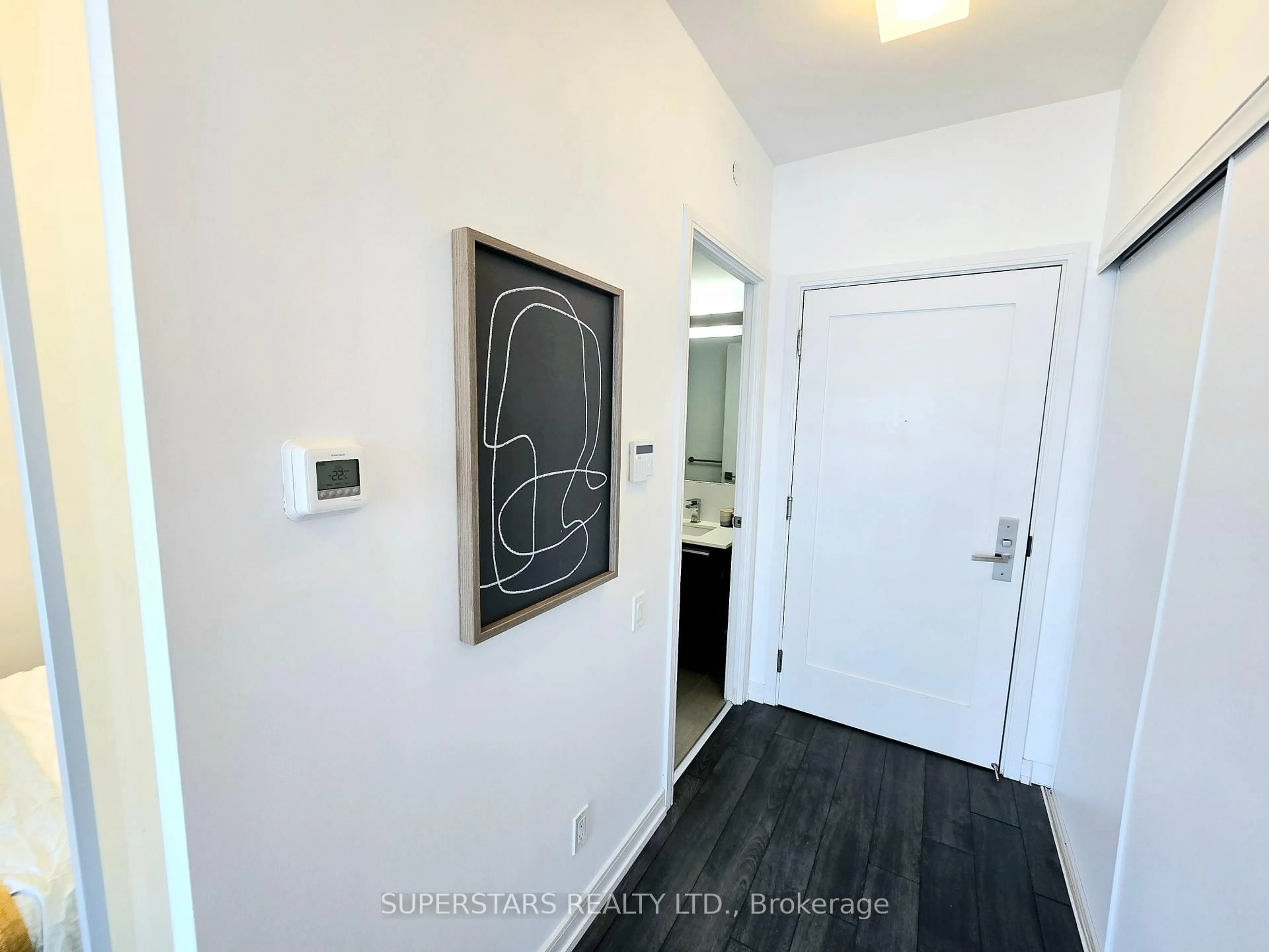 Indoor entryway for 28 Wellesley St #2908, Toronto Ontario M4Y 0C4
