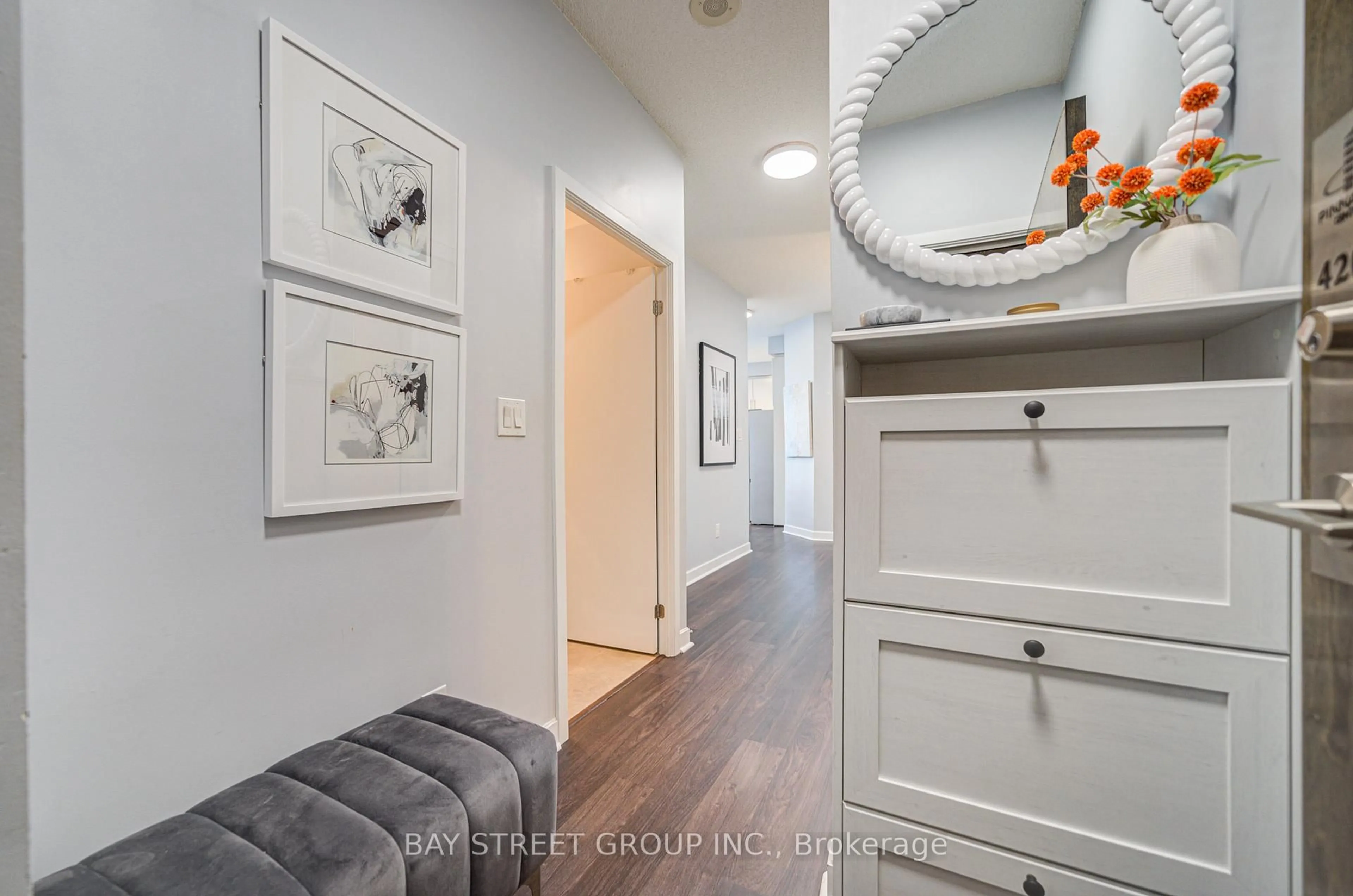 Indoor entryway for 33 Bay St #4203, Toronto Ontario M5J 2Z3