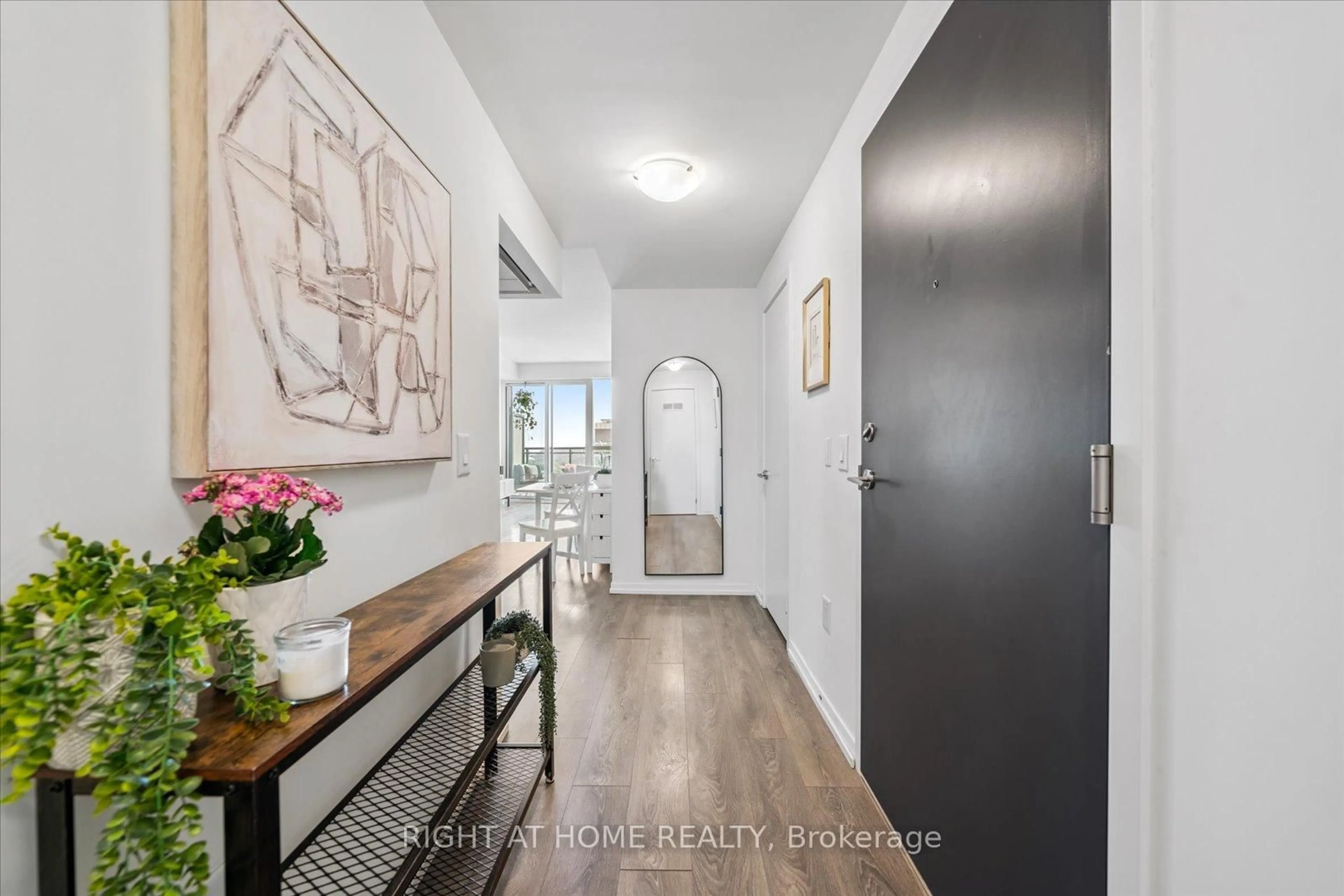 Indoor entryway for 3237 Bayview Ave #1108, Toronto Ontario M2K 2J7