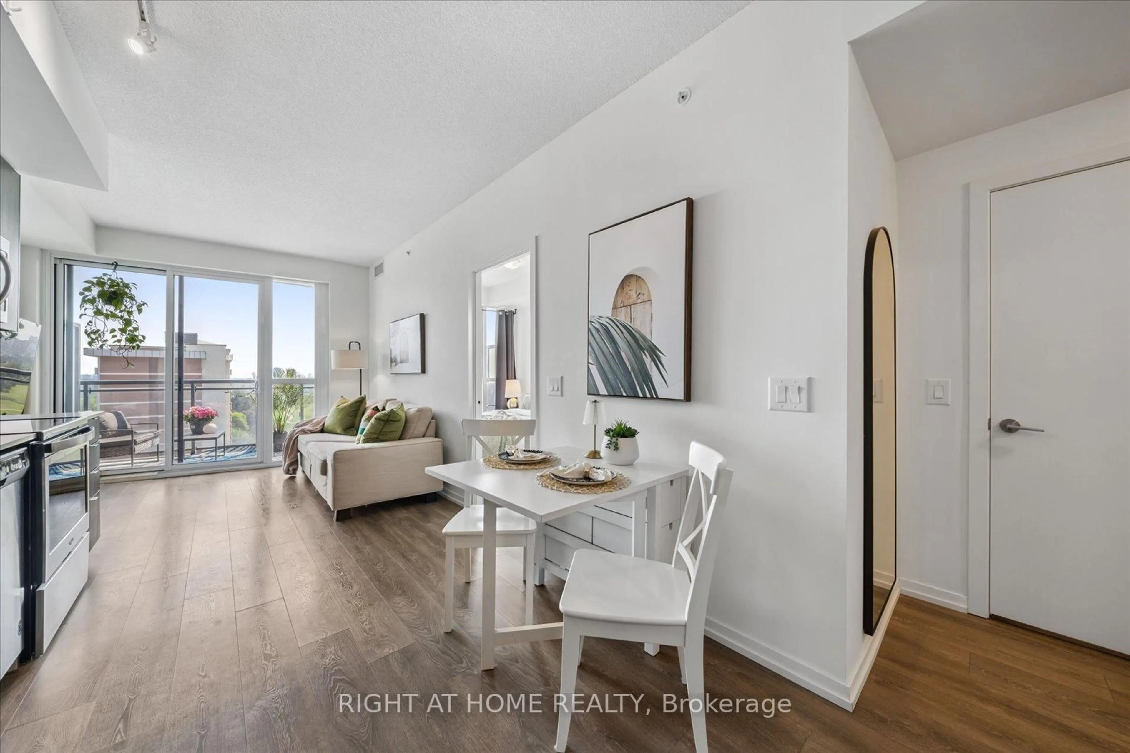 A pic of a room for 3237 Bayview Ave #1108, Toronto Ontario M2K 2J7