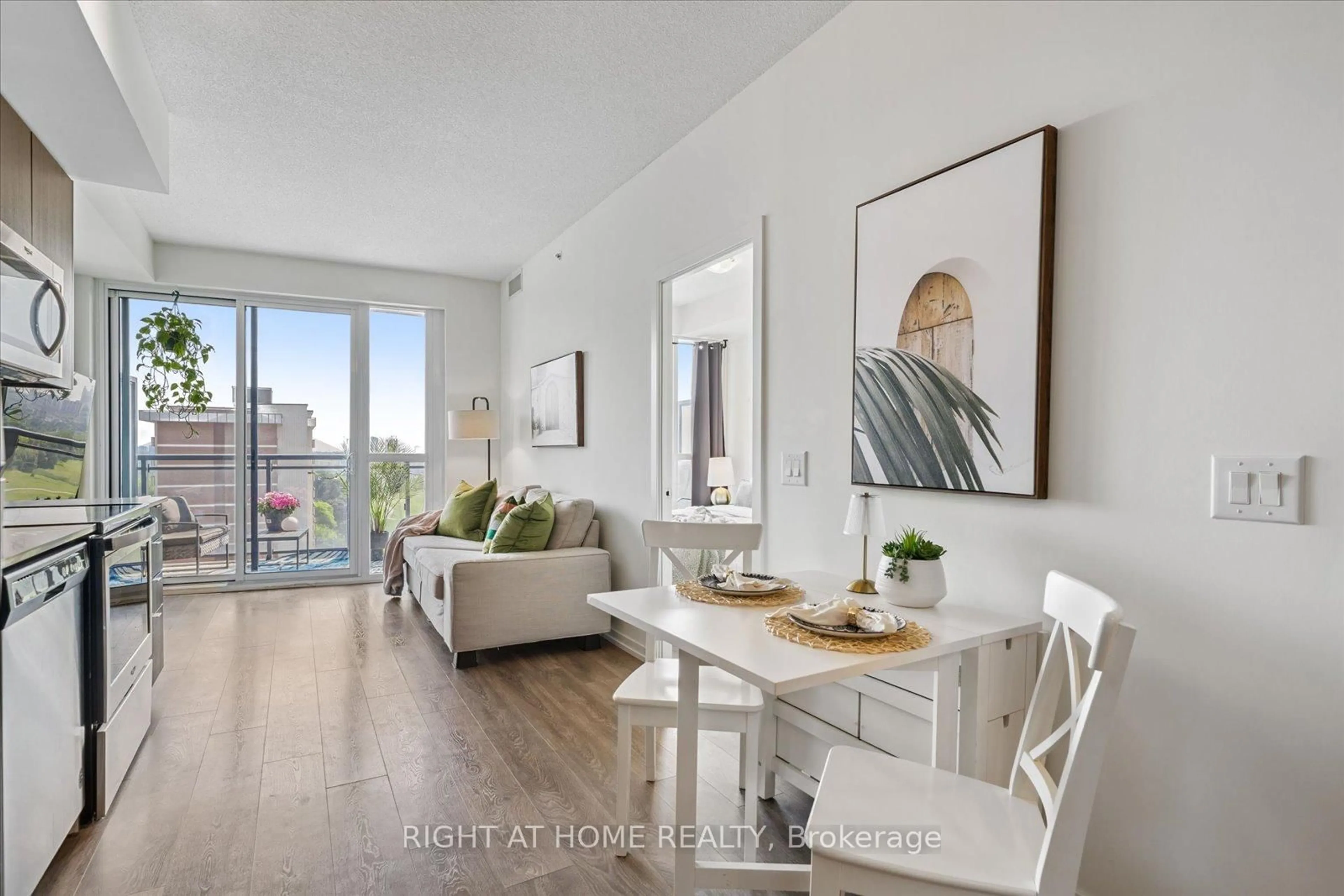 Living room with furniture, wood/laminate floor for 3237 Bayview Ave #1108, Toronto Ontario M2K 2J7