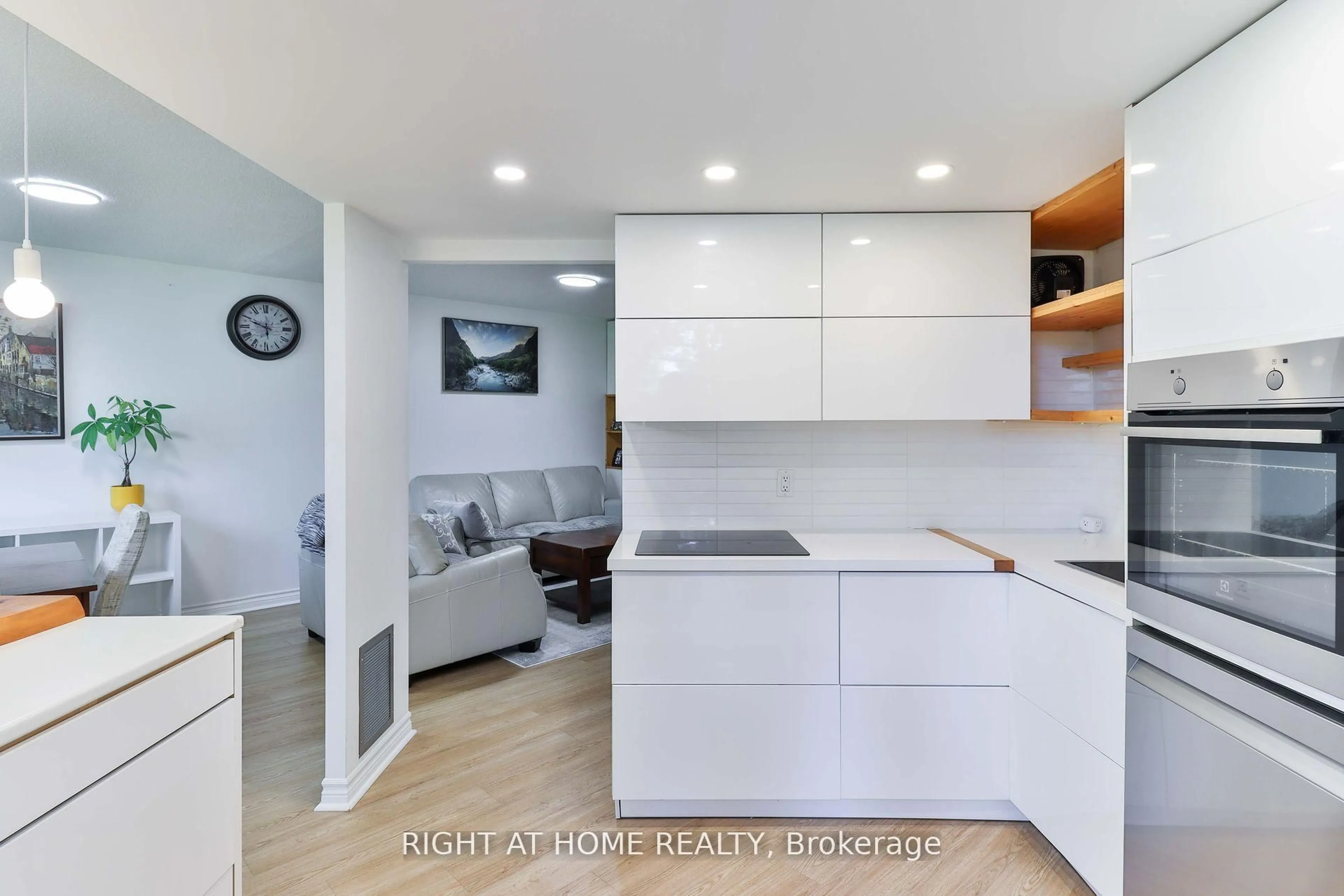 Unknown for 1210 Don Mills Rd #206, Toronto Ontario M3B 3N9