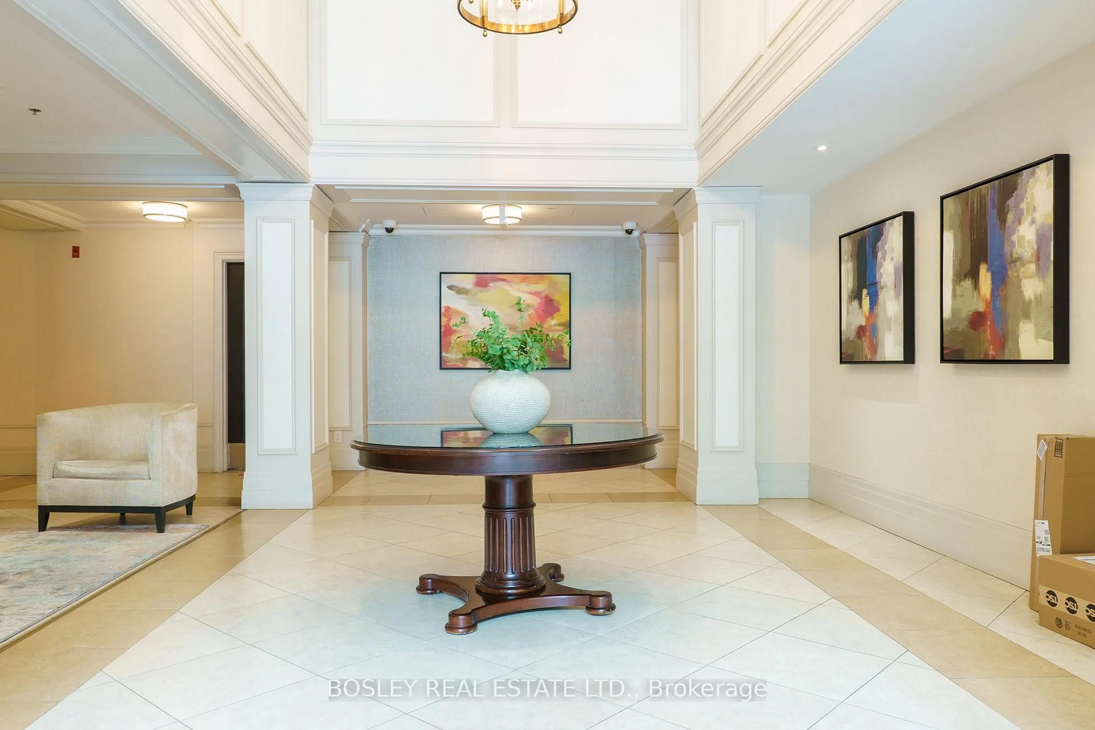 Indoor foyer for 205 The Donway #715, Toronto Ontario M3B 3S5