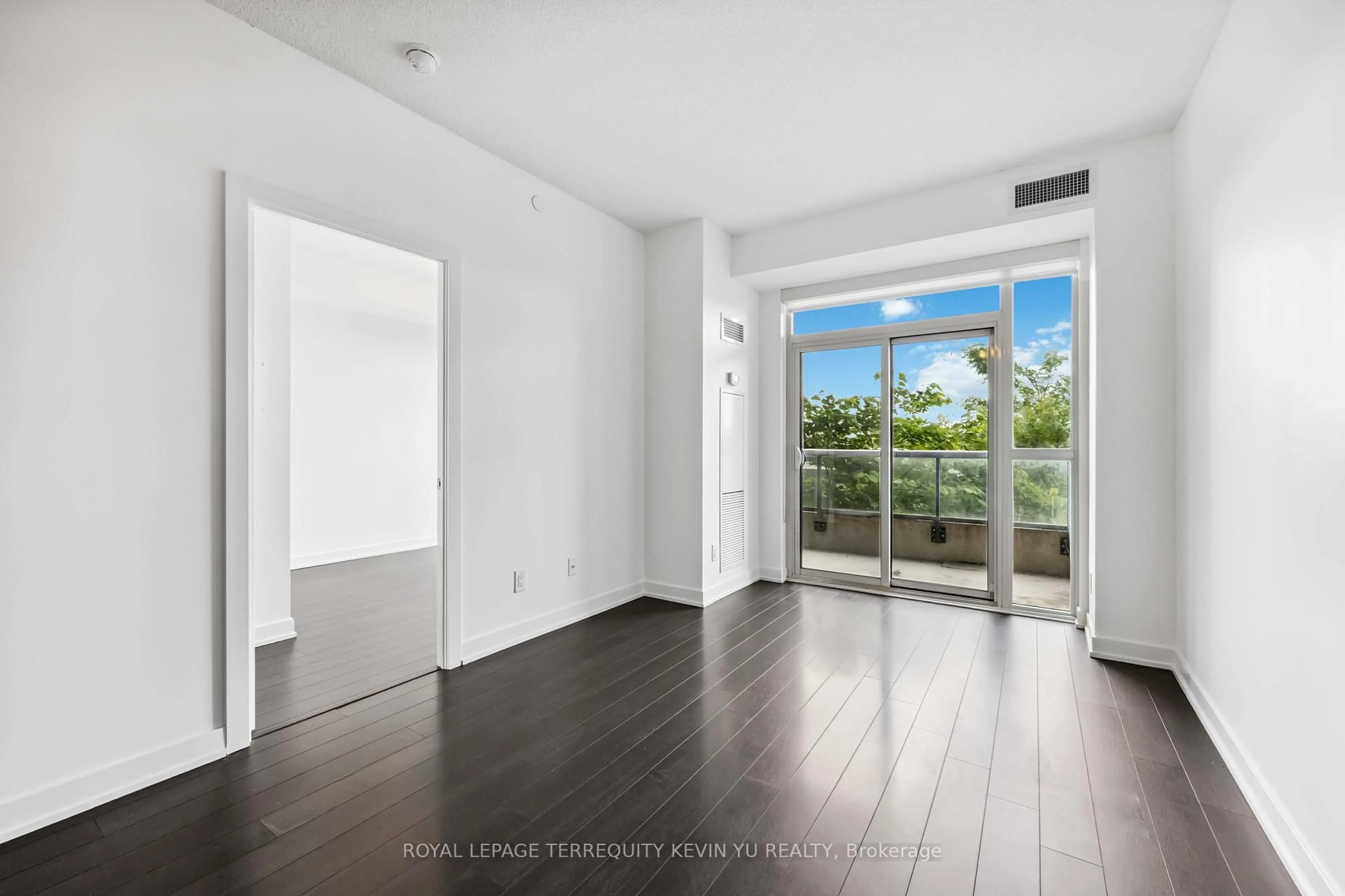 Unknown for 1603 Eglinton Ave #311, Toronto Ontario M6E 0A1