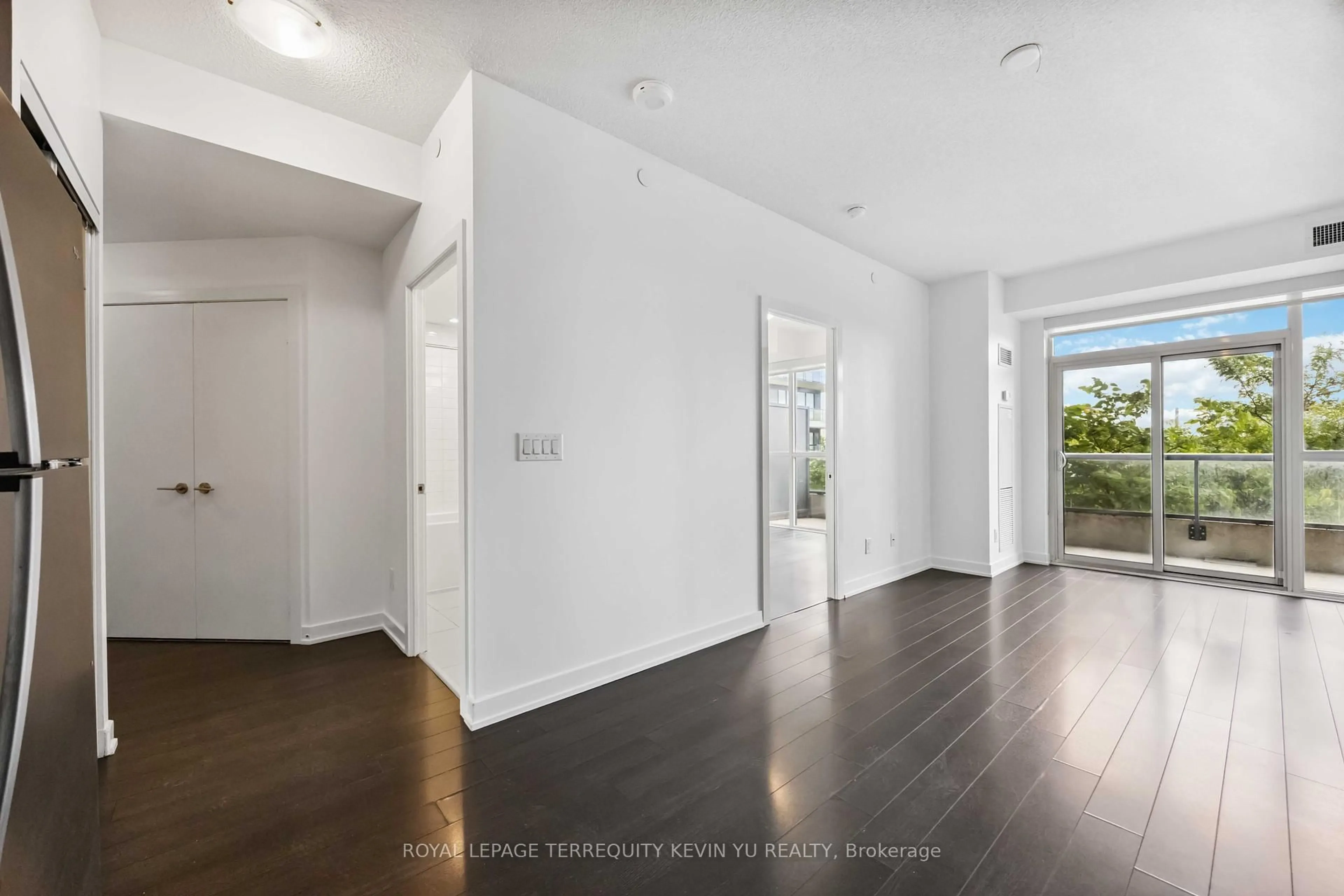 Unknown for 1603 Eglinton Ave #311, Toronto Ontario M6E 0A1