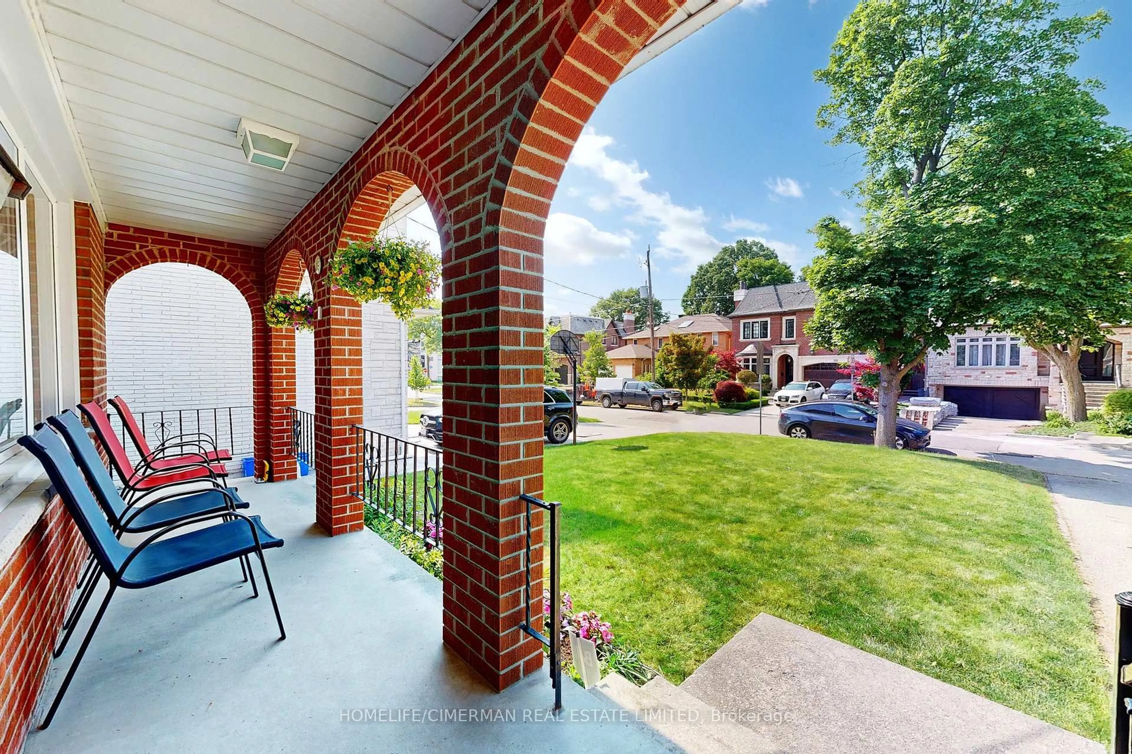 Patio, street for 239 Dunforest Ave, Toronto Ontario M2N 4J8