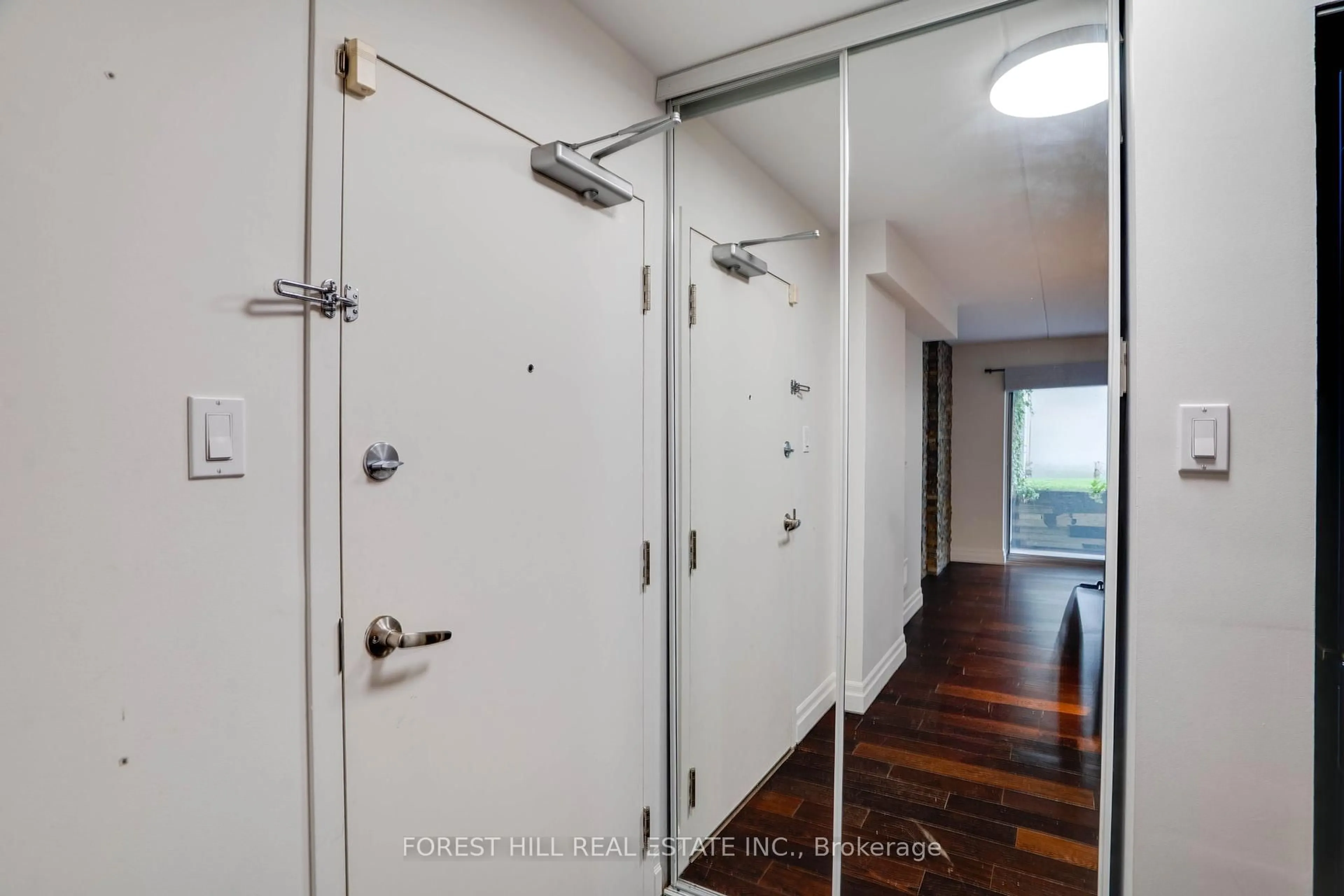 Indoor entryway for 1174 Yonge St #203, Toronto Ontario M4W 2L9