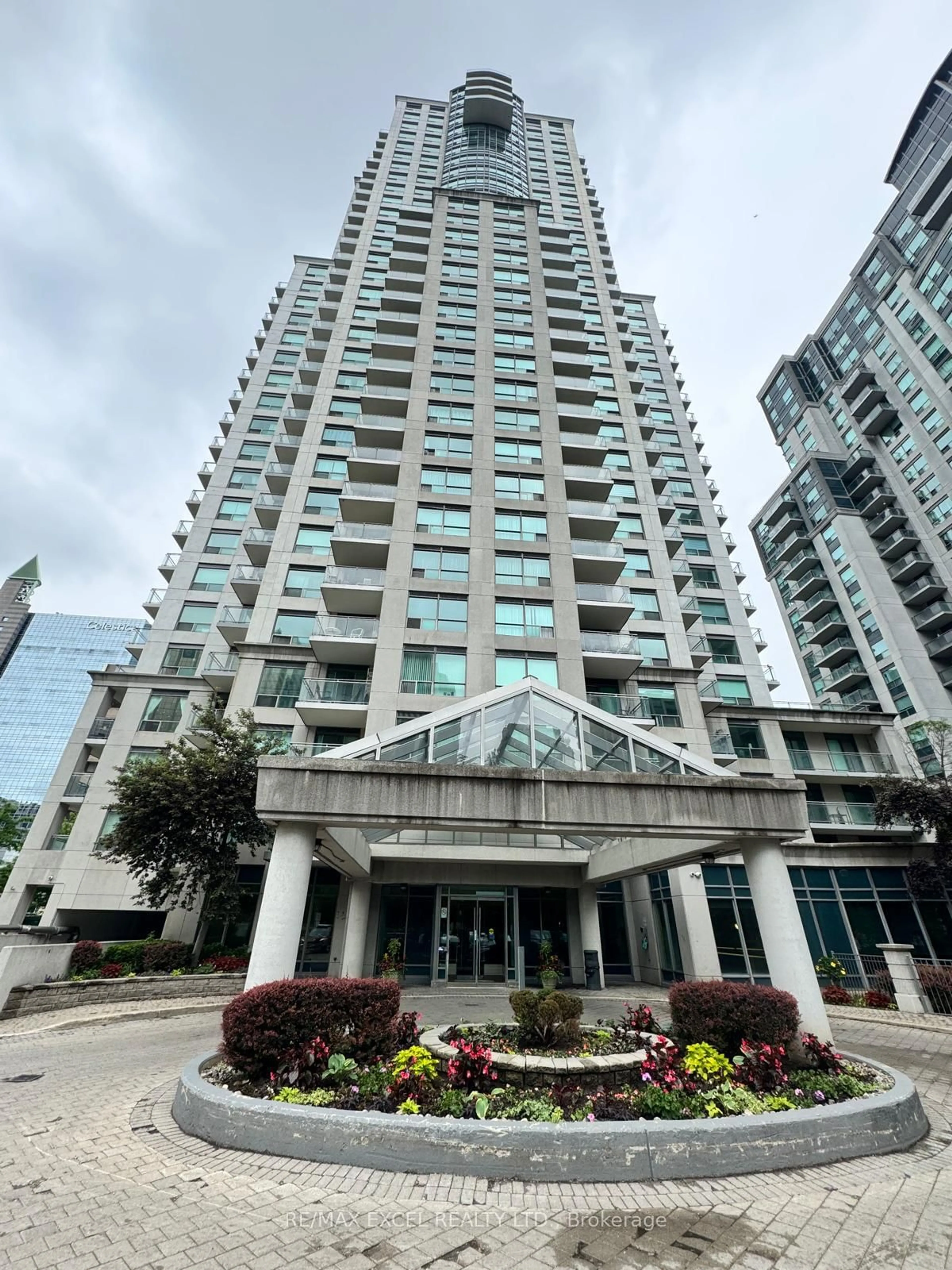 Indoor foyer for 21 Hillcrest Ave #2006, Toronto Ontario M2N 7K2