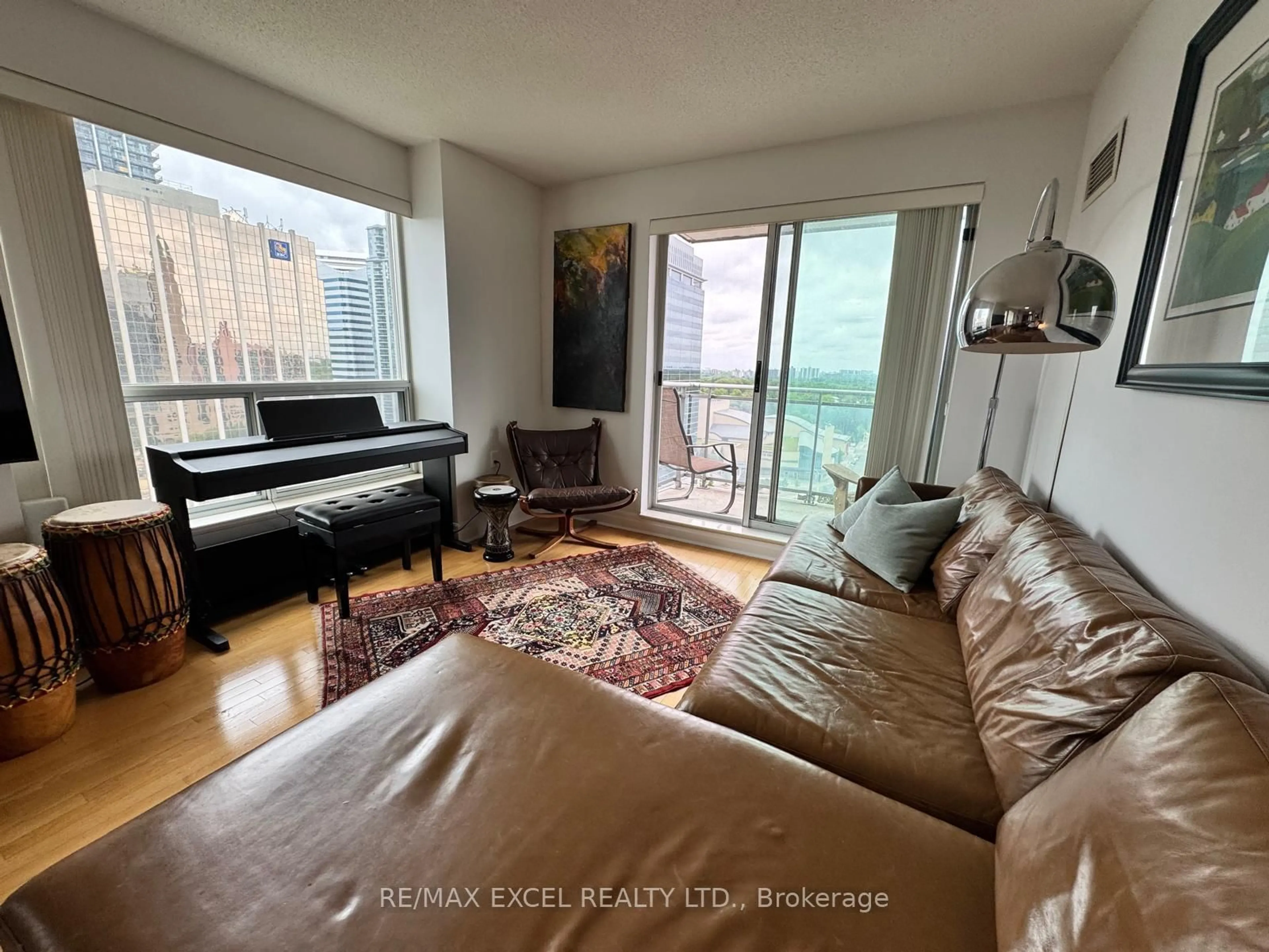 Living room with furniture, unknown for 21 Hillcrest Ave #2006, Toronto Ontario M2N 7K2