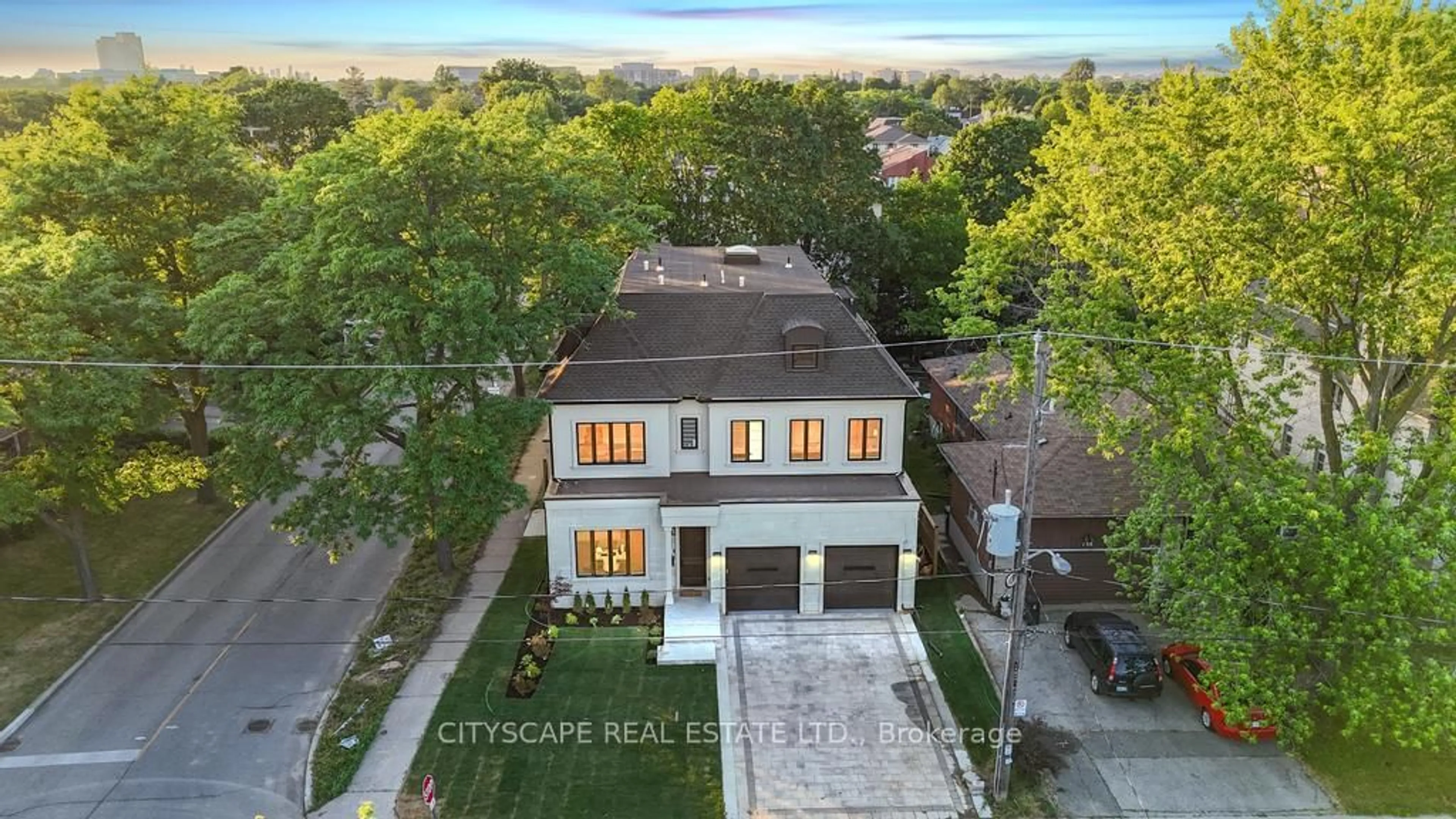 A pic from outside/outdoor area/front of a property/back of a property/a pic from drone, street for 140 Hillmount Ave, Toronto Ontario M6B 1X6