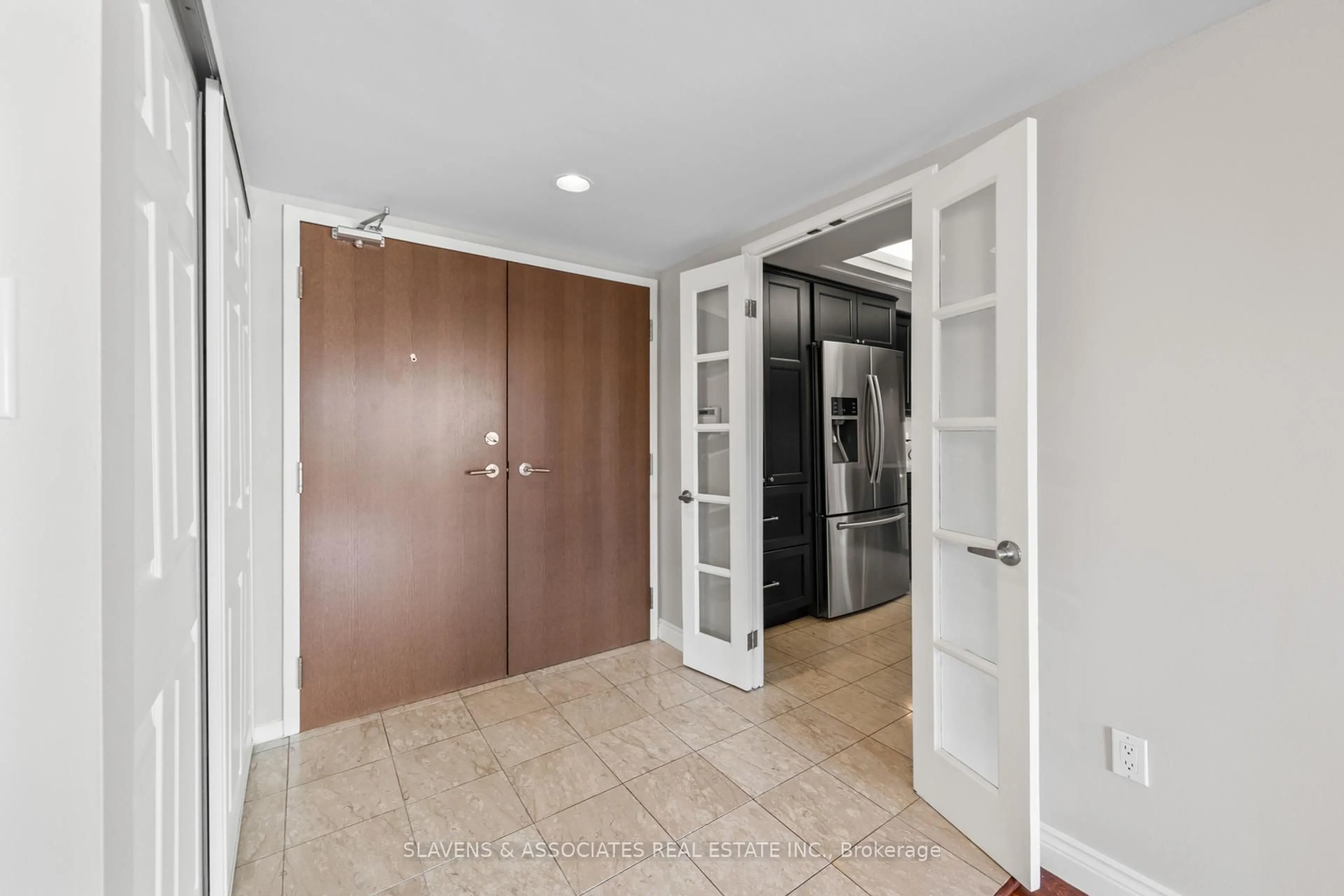 Indoor entryway for 71 Charles St #1502, Toronto Ontario M4Y 2T3