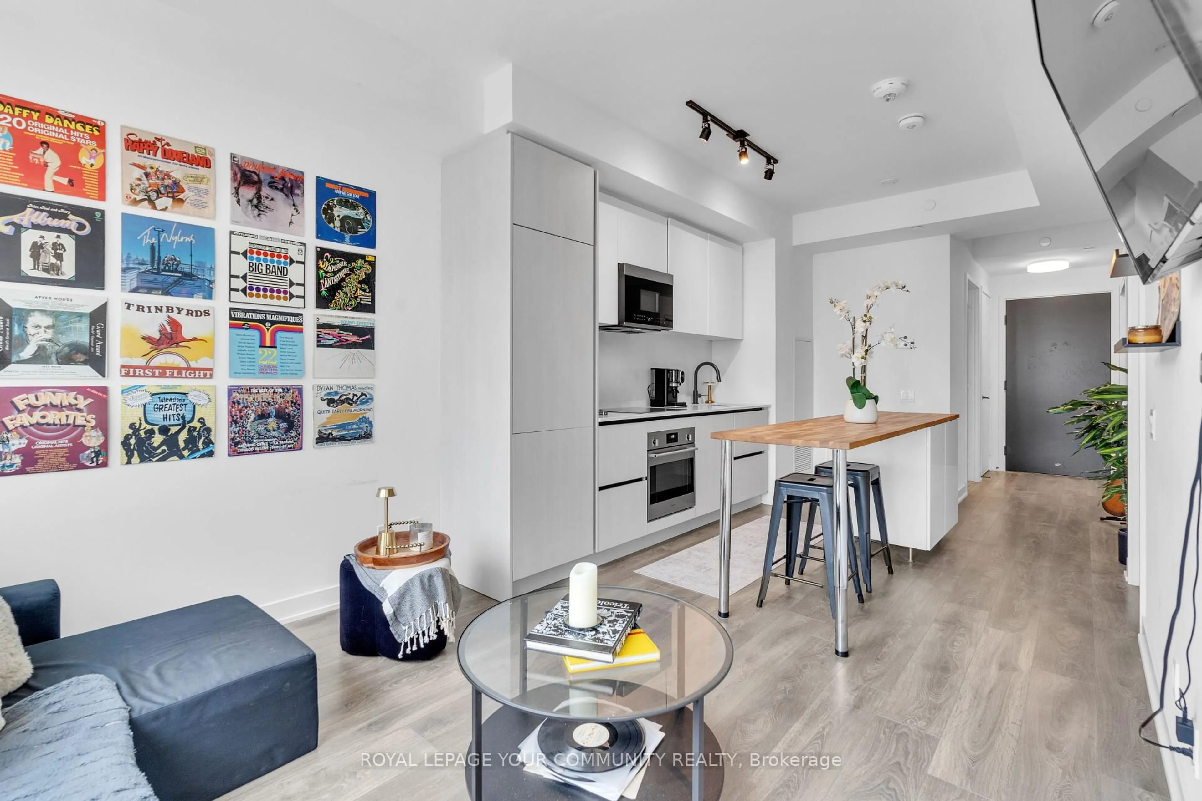 Open concept kitchen, unknown for 108 Peter St #3307, Toronto Ontario M5V 0W2