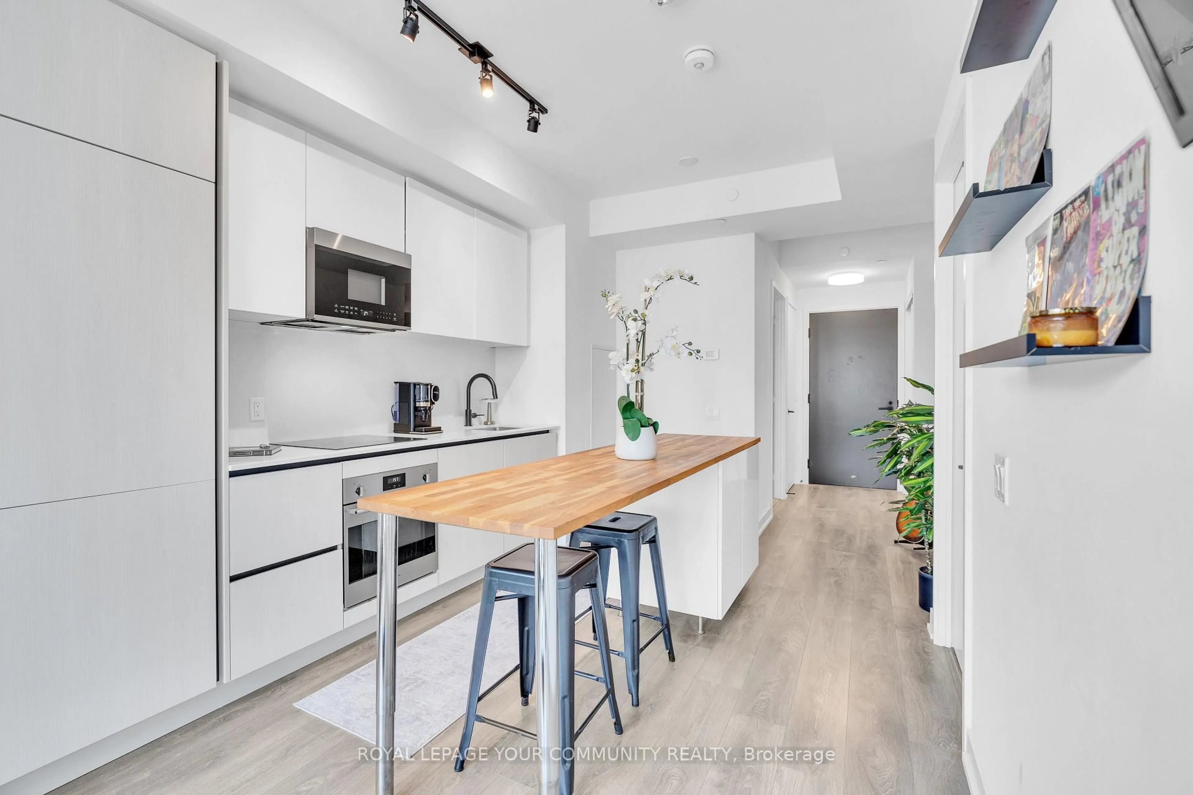 Open concept kitchen, unknown for 108 Peter St #3307, Toronto Ontario M5V 0W2