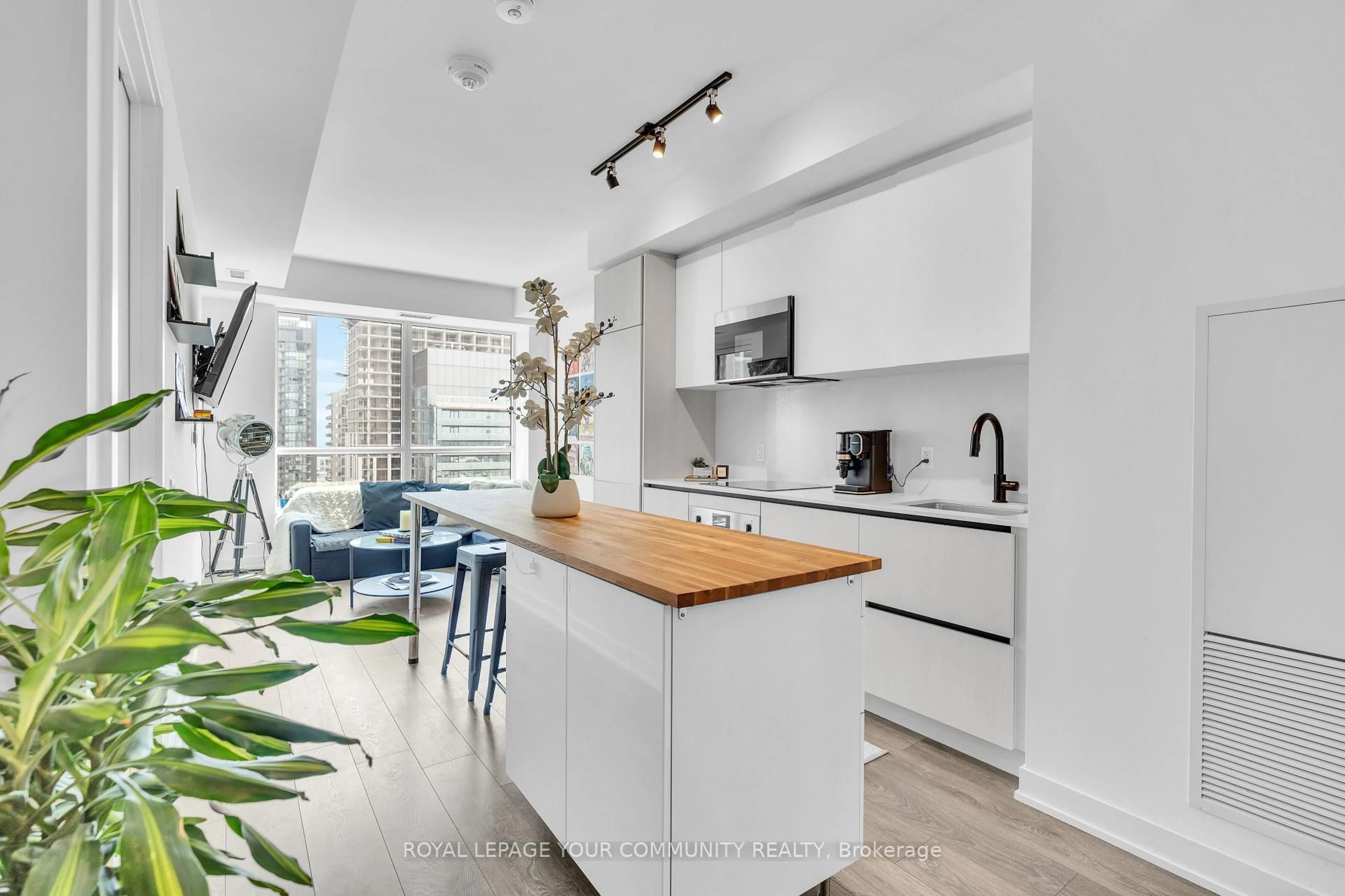 Open concept kitchen, unknown for 108 Peter St #3307, Toronto Ontario M5V 0W2
