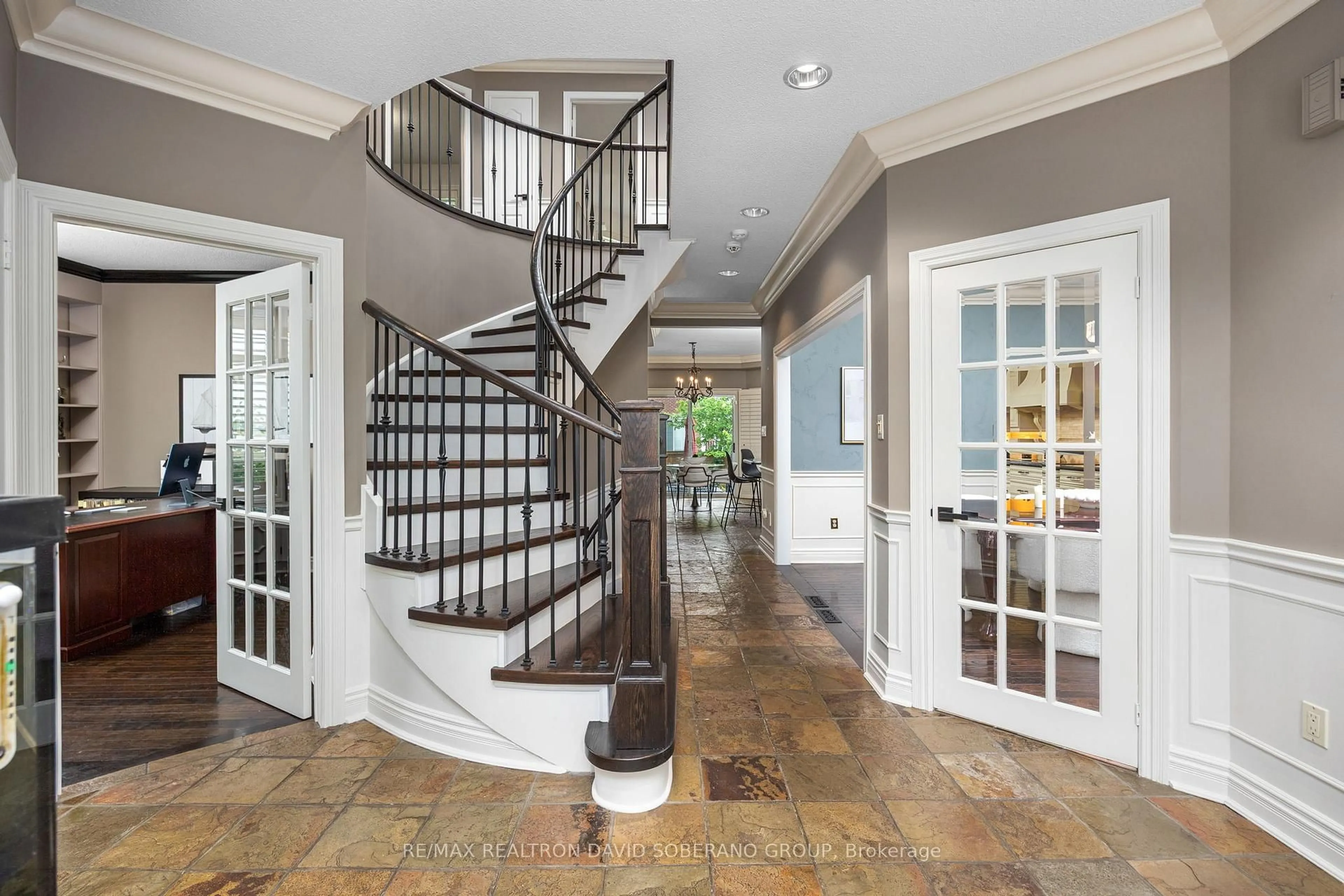 Indoor entryway for 22 Tillingham Keep, Toronto Ontario M3H 6A1