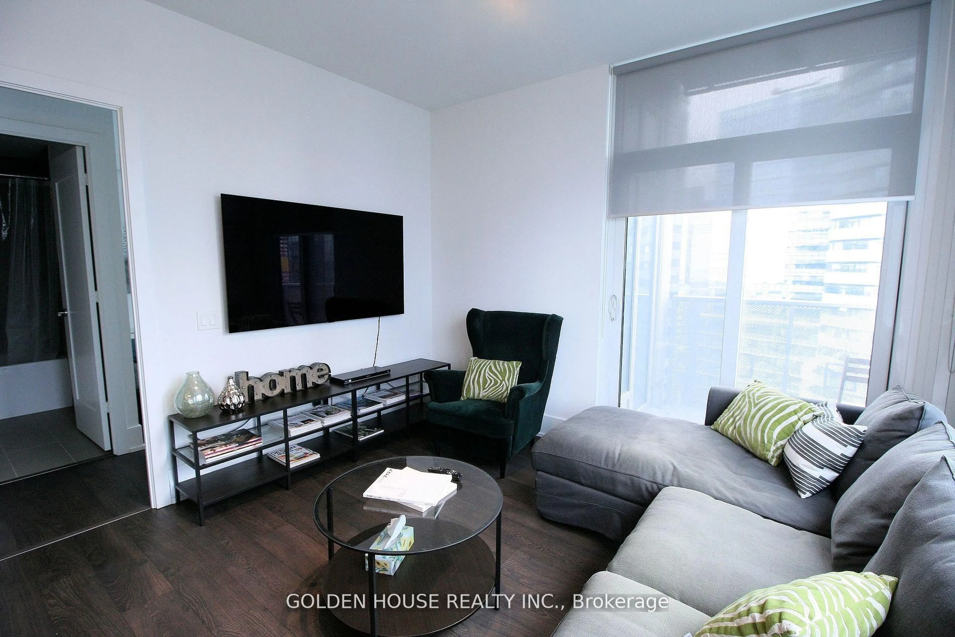 A pic of a room for 10 York St #3803, Toronto Ontario M5J 0E1