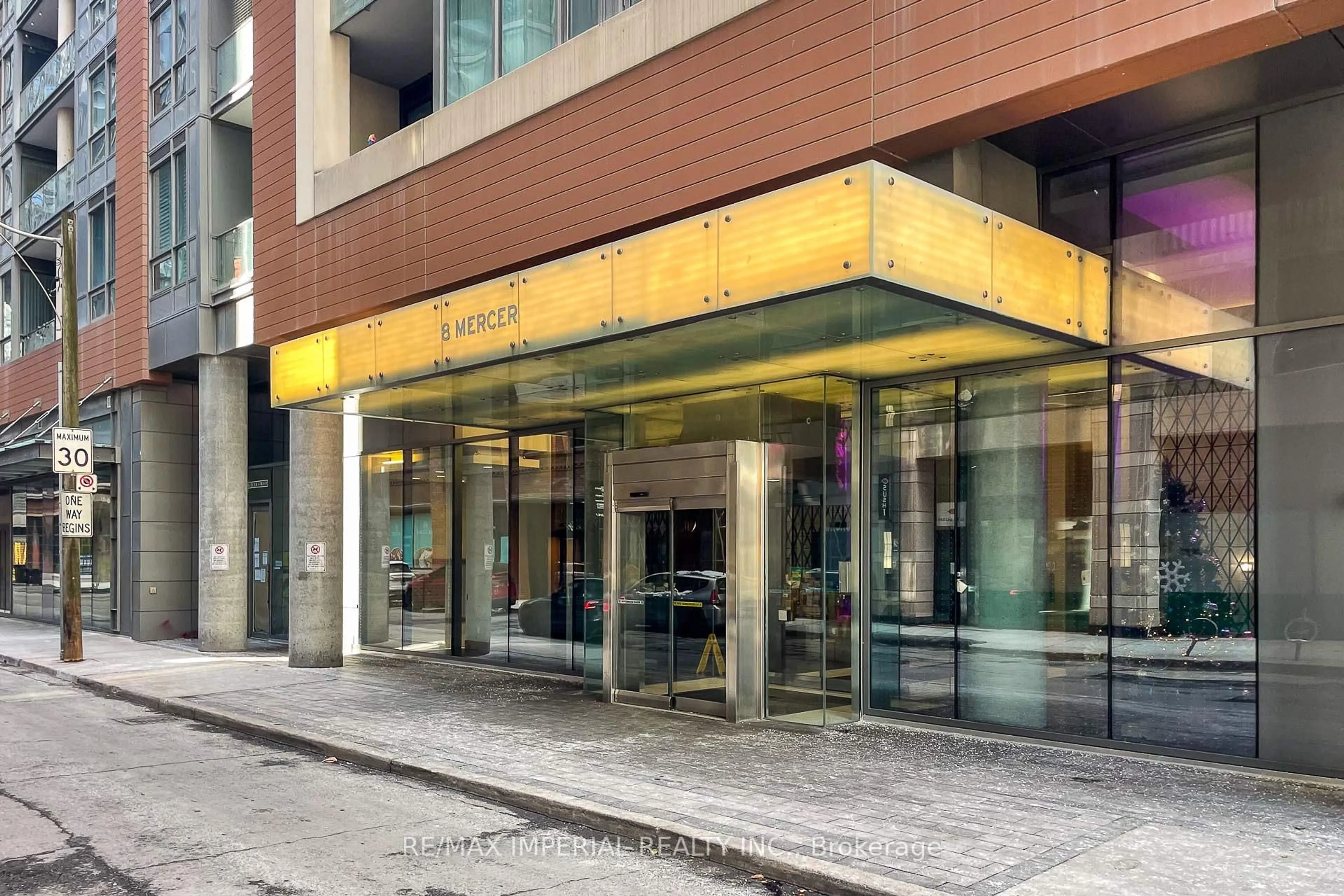 Indoor foyer for 8 mercer St, Toronto Ontario M5V 0C4
