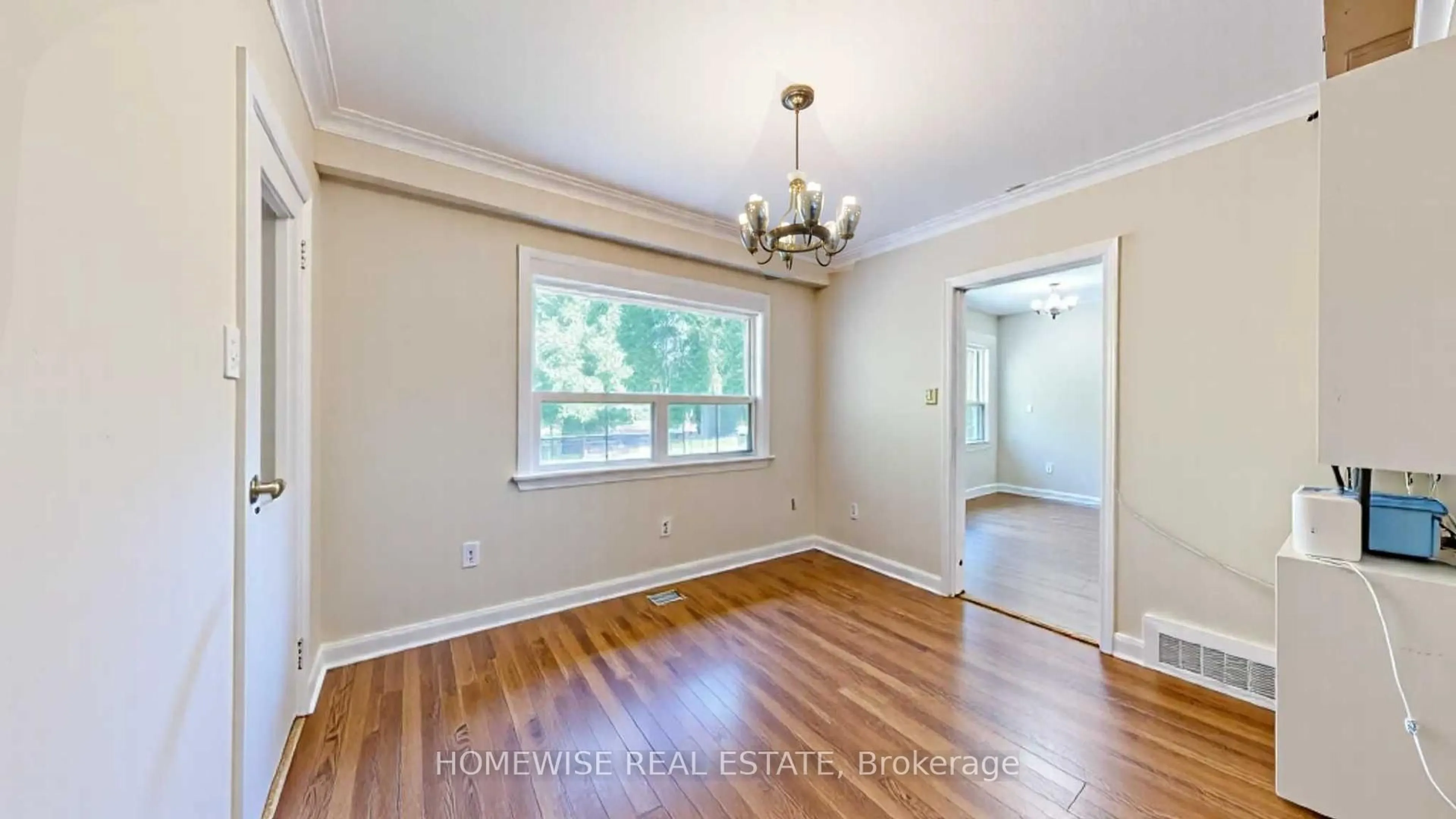 Dining room, wood/laminate floor for 142 Betty Ann Dr, Toronto Ontario M2N 1X4