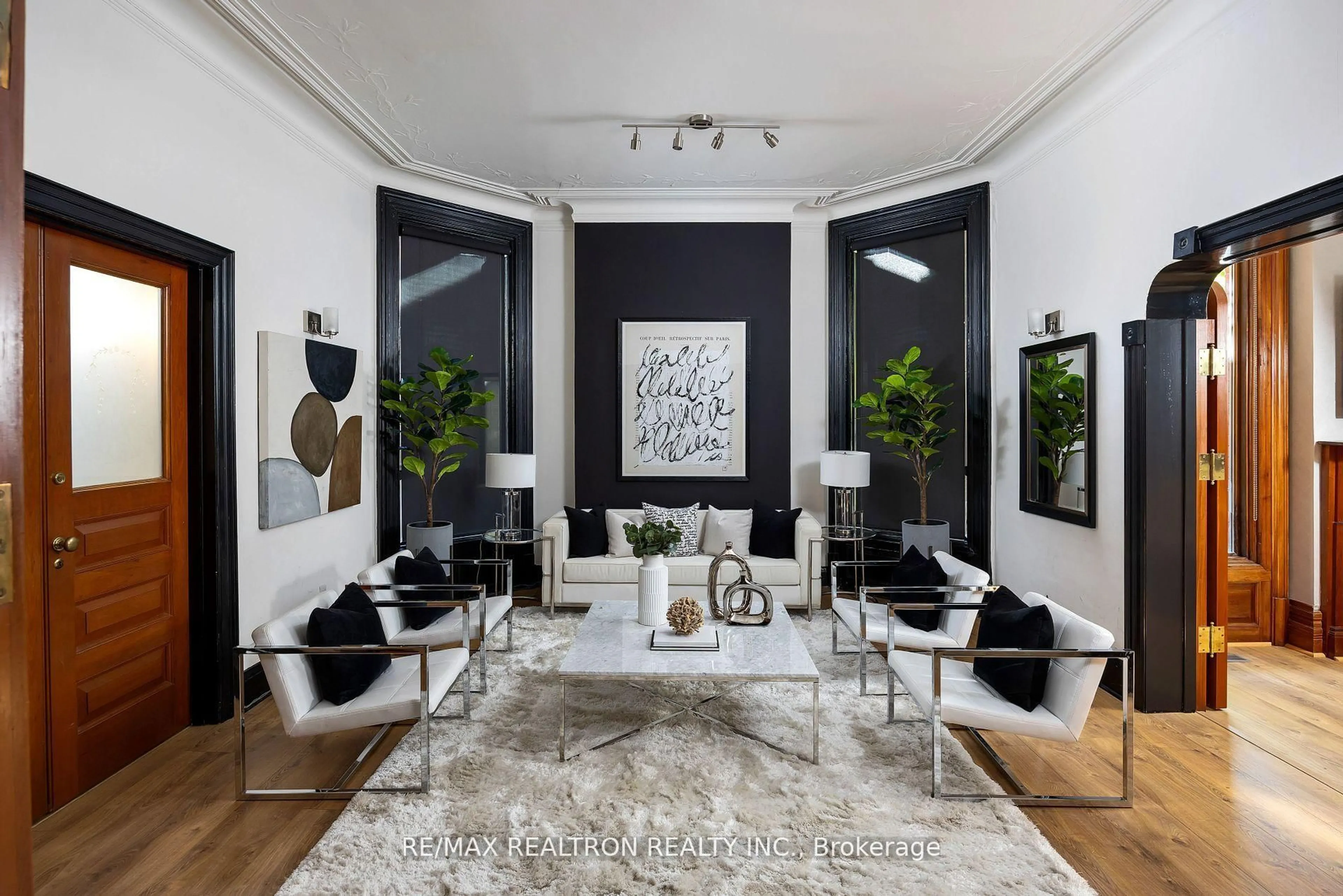 Living room with furniture, unknown for 37 Madison Ave, Toronto Ontario M5R 2S2