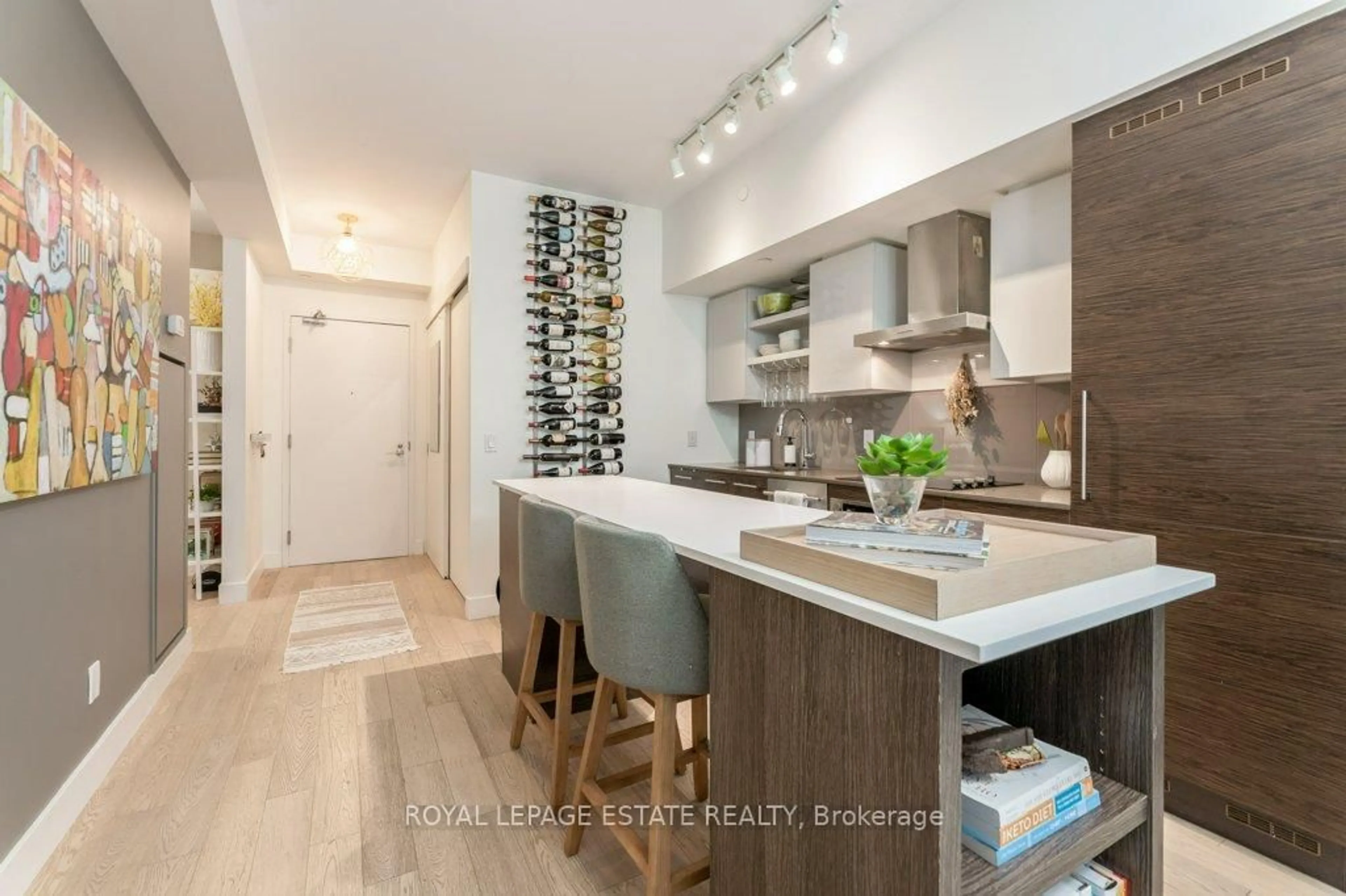Open concept kitchen, unknown for 1030 King St #922, Toronto Ontario M6K 0B4