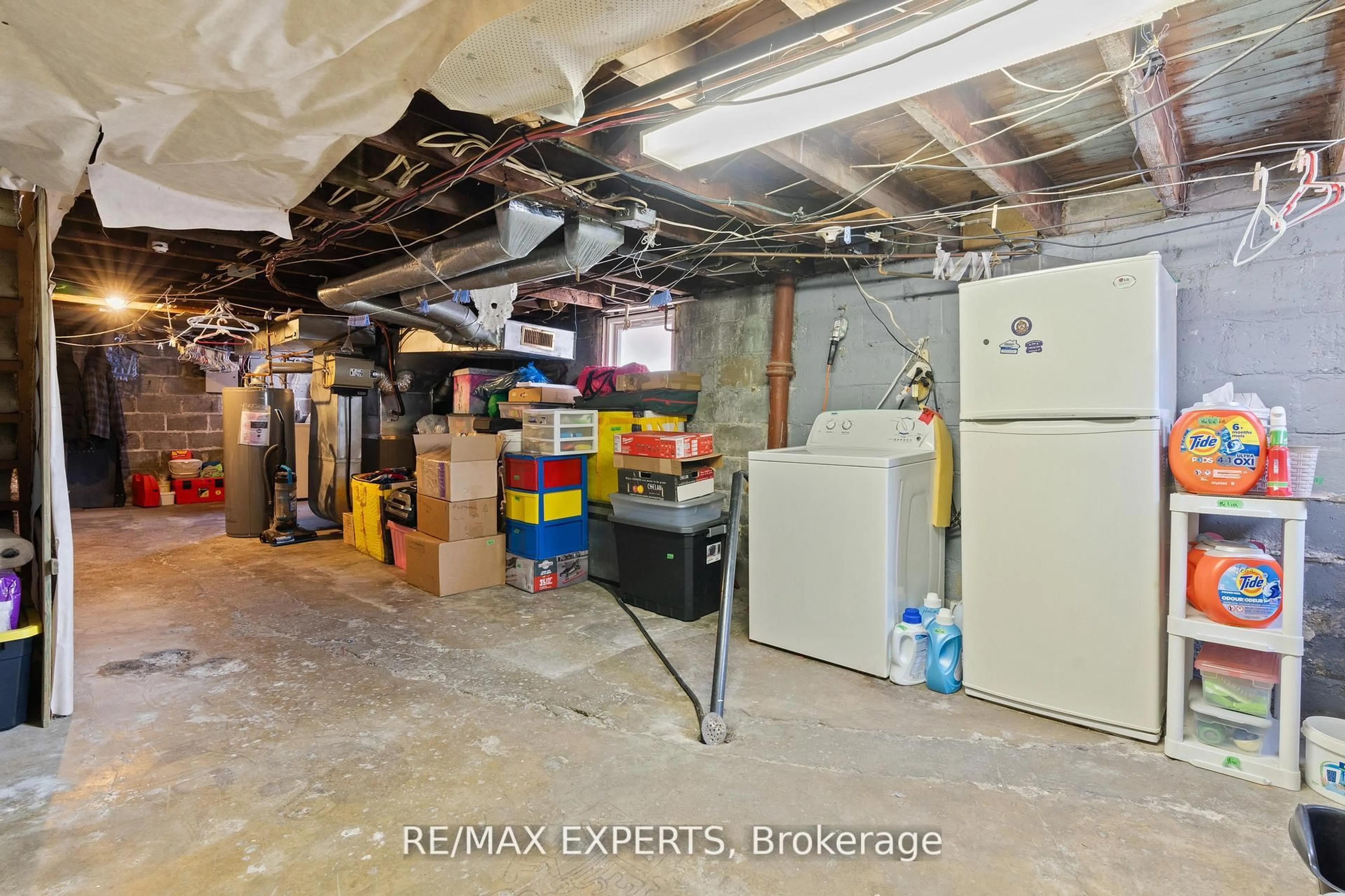 Indoor garage for 528 Lauder Ave, Toronto Ontario M6E 3J4
