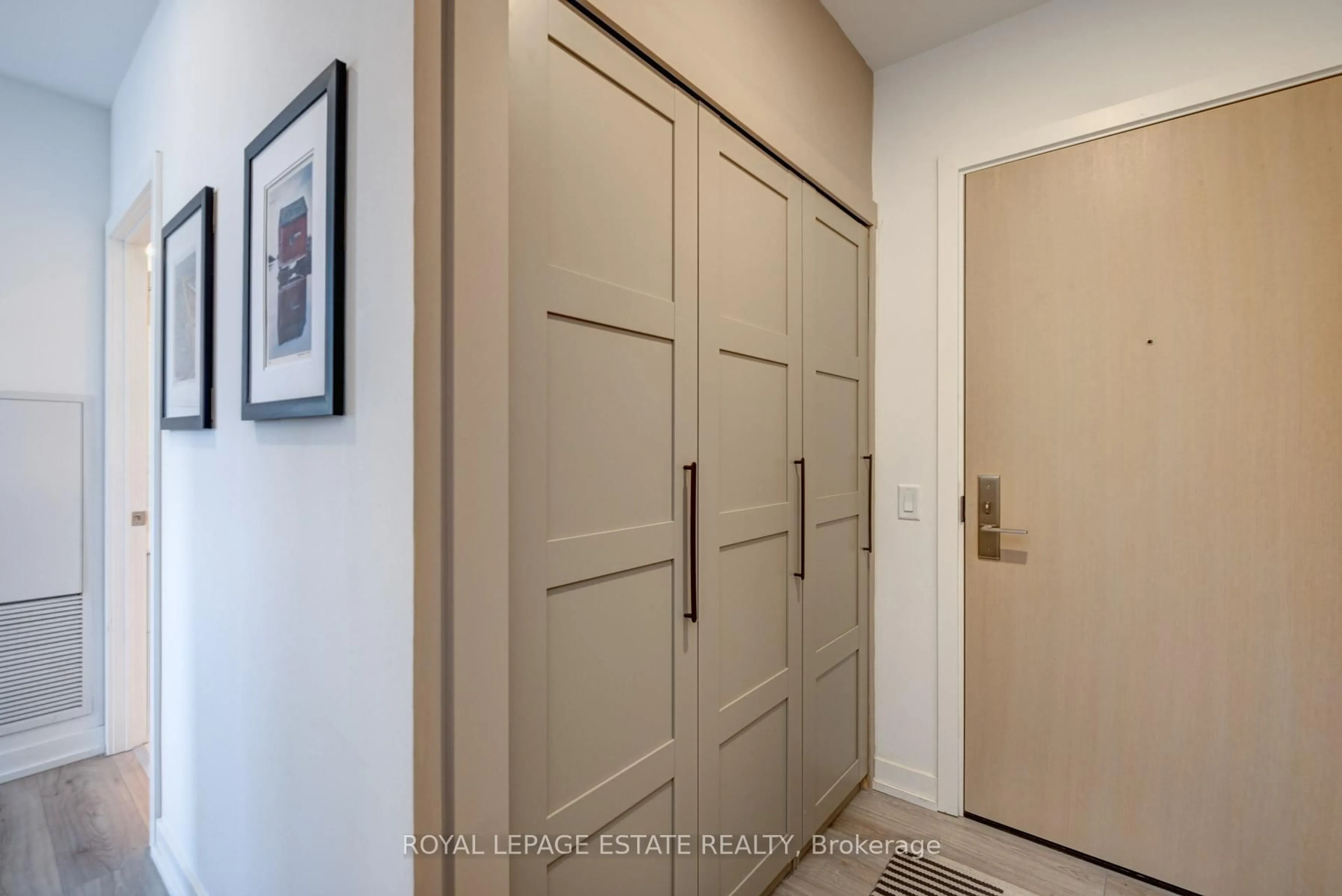 Indoor entryway for 395 Bloor St #2805, Toronto Ontario M4W 0B4