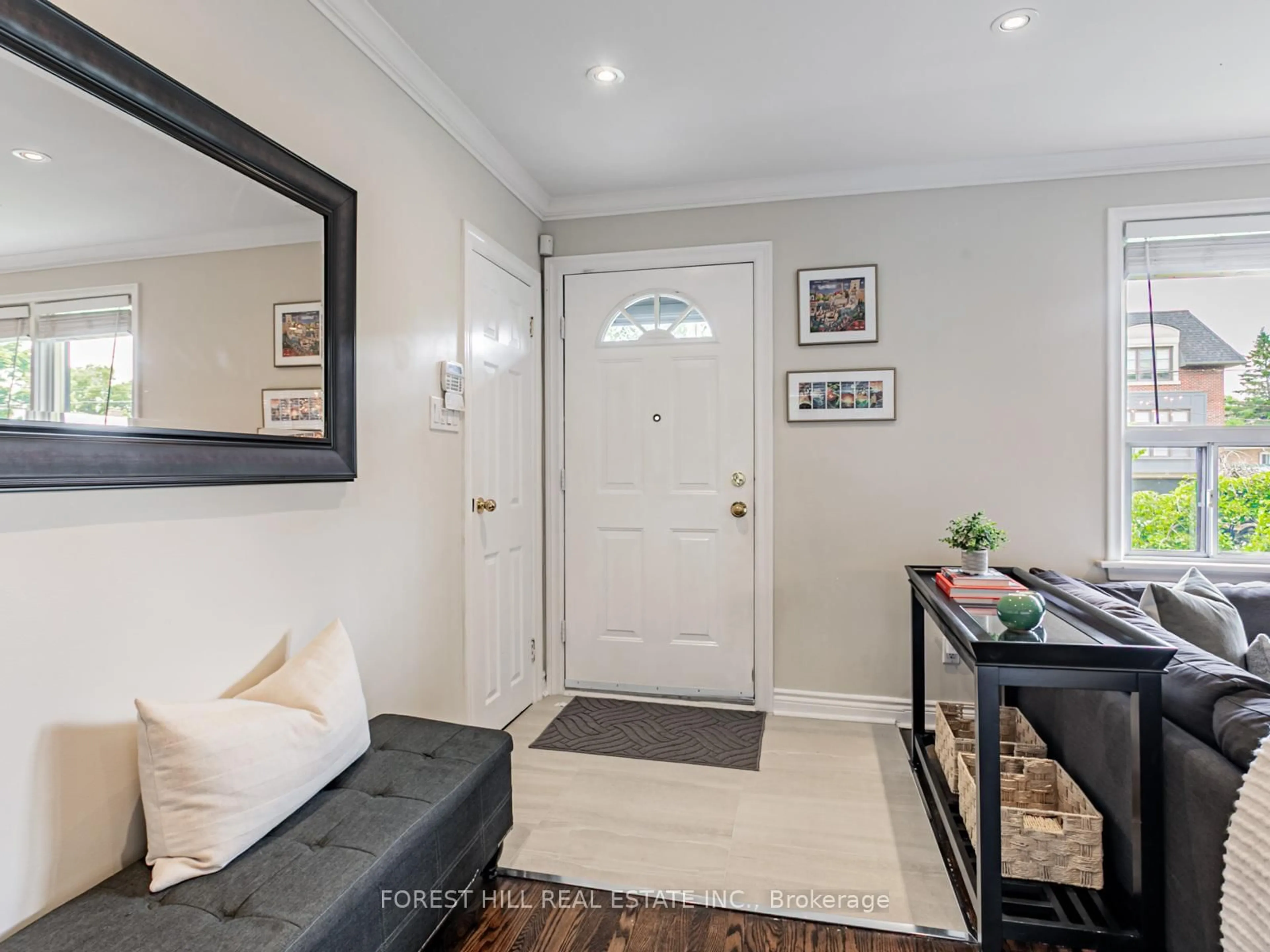 Indoor entryway for 74 Alexis Blvd, Toronto Ontario M3H 2P7