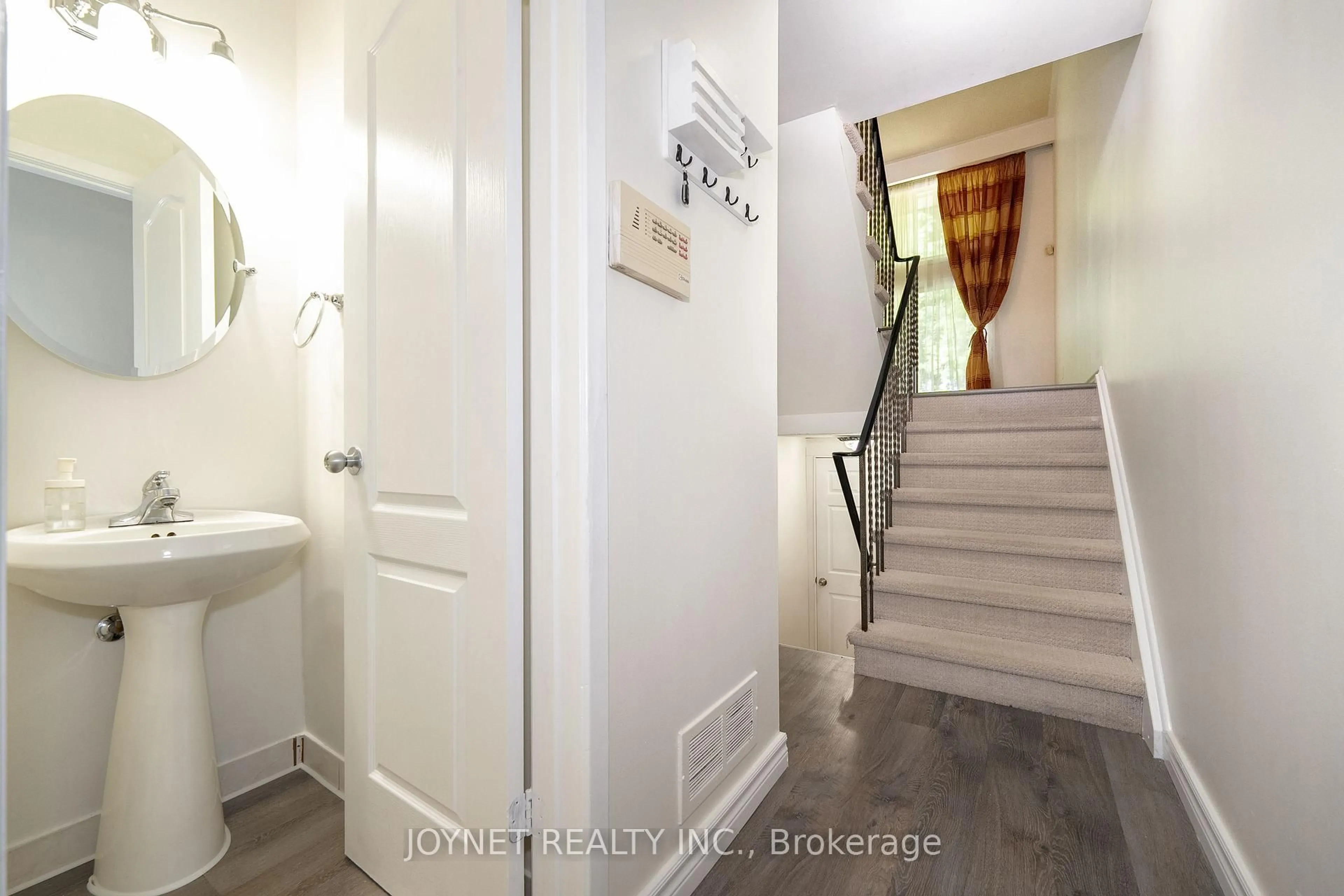 Indoor entryway for 24 Wild Briarway, Toronto Ontario M2J 2L2