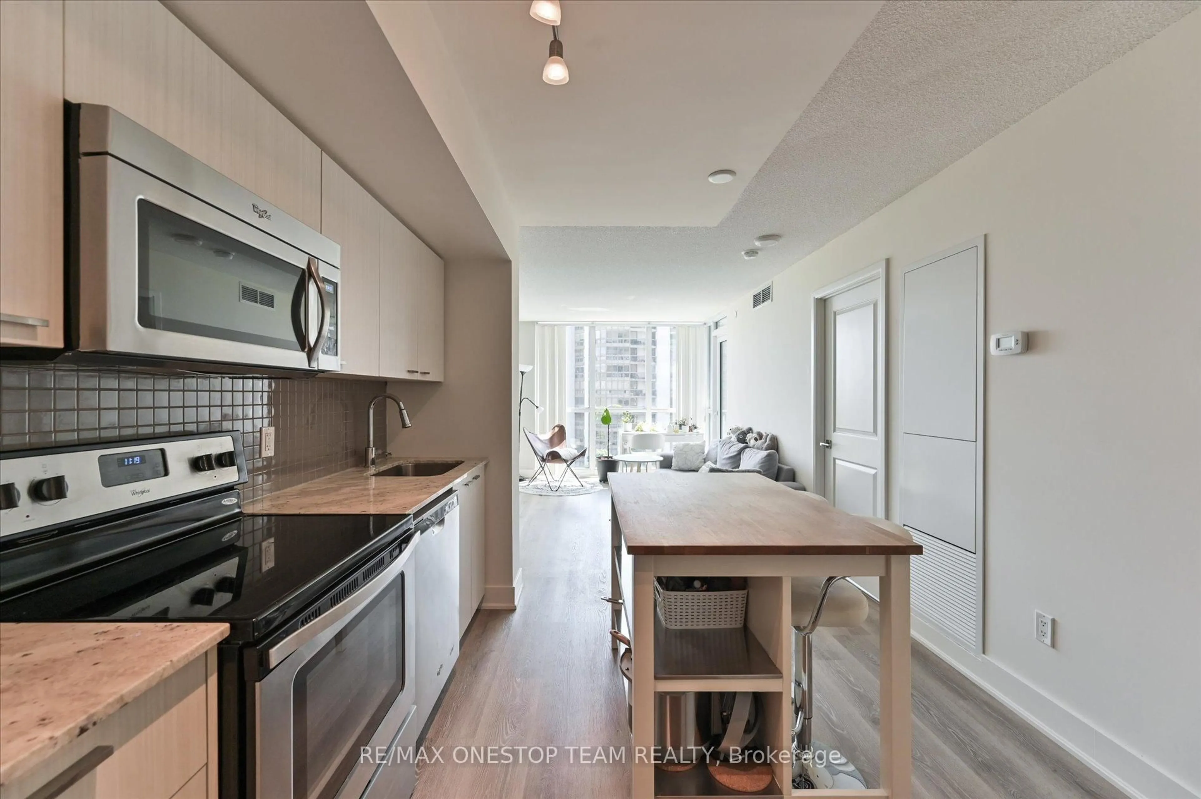 Unknown for 88 Sheppard Ave #811, Toronto Ontario M2N 6Y2