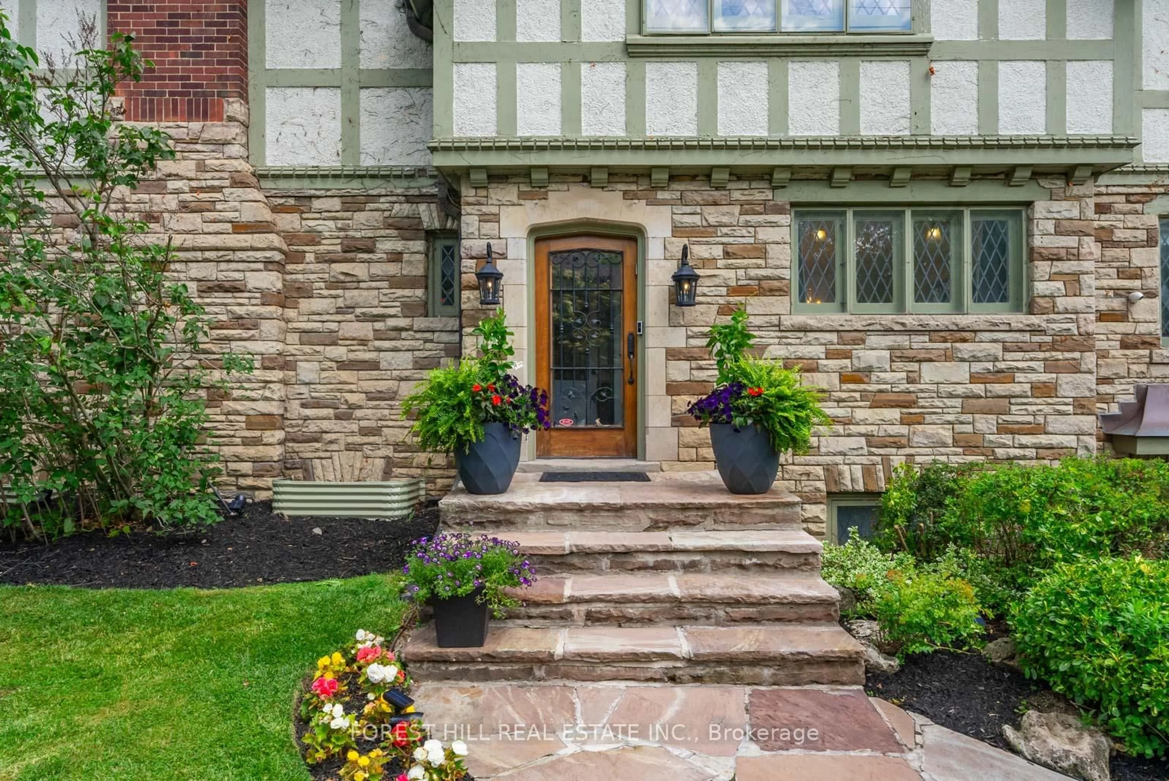 Unknown for 39 Ava Rd, Toronto Ontario M5P 1Y5