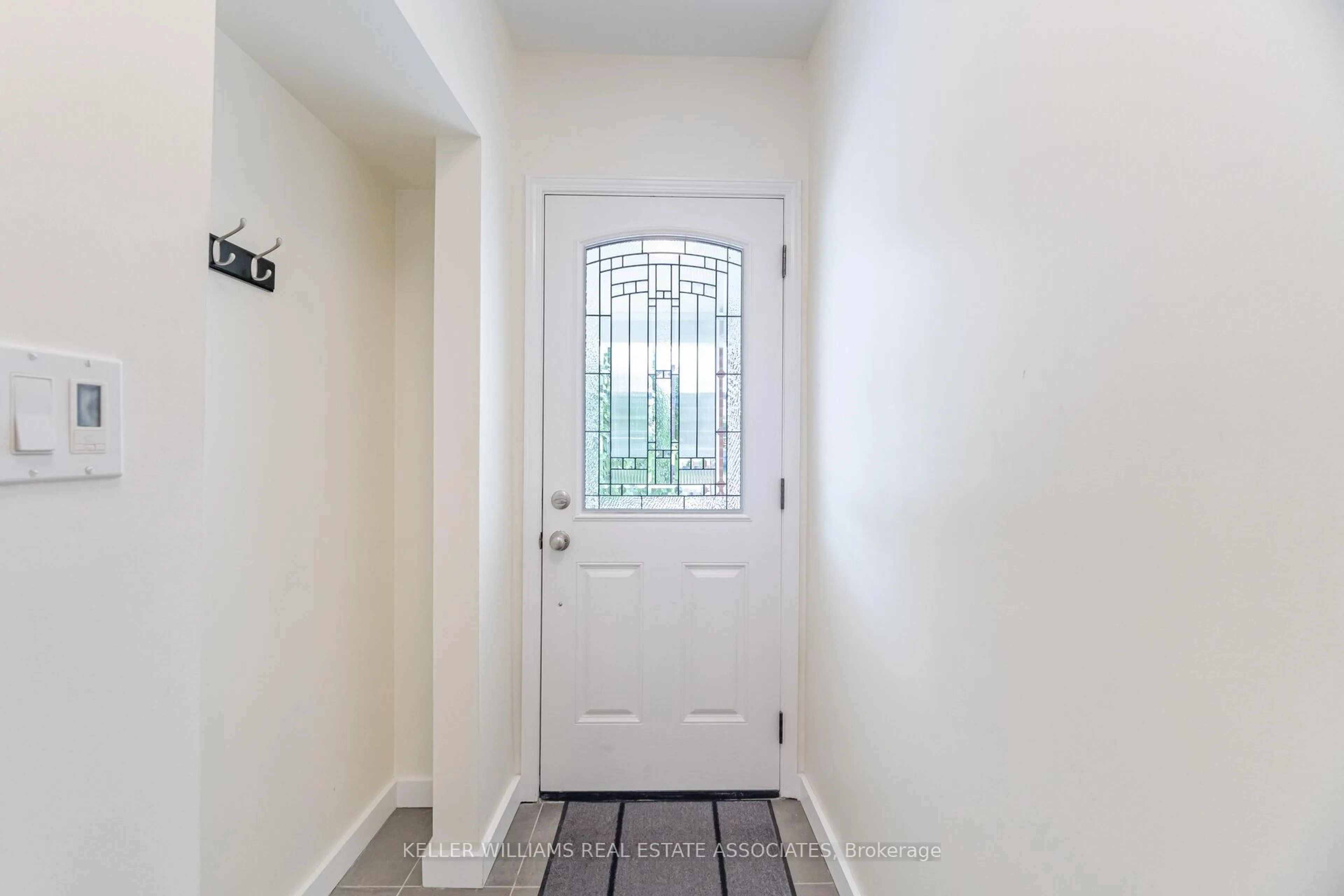 Indoor entryway for 561 Oakwood Ave, Toronto Ontario M6E 2X4