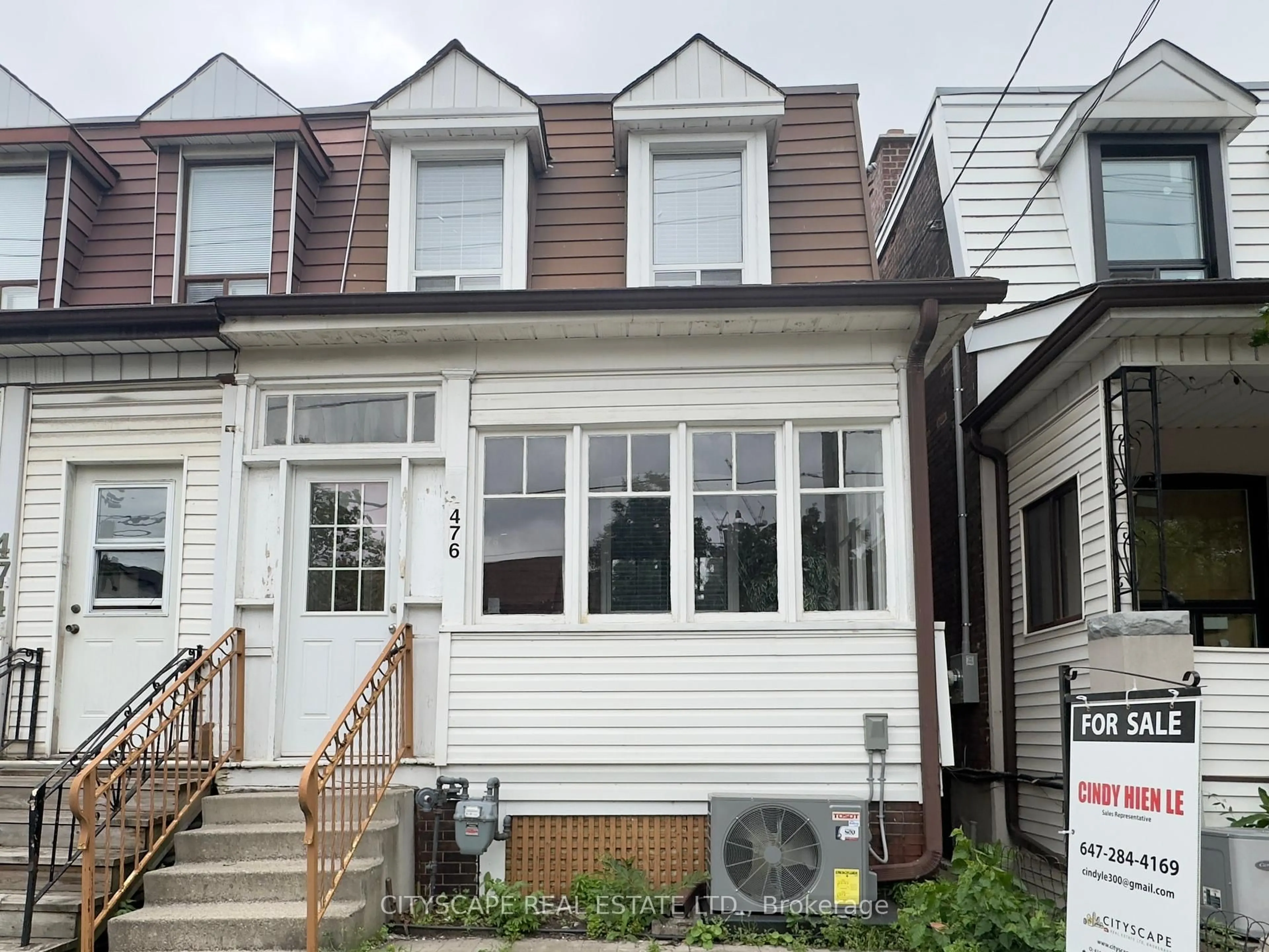 Home with vinyl exterior material, street for 476 Lansdowne Ave, Toronto Ontario M6H 3Y3