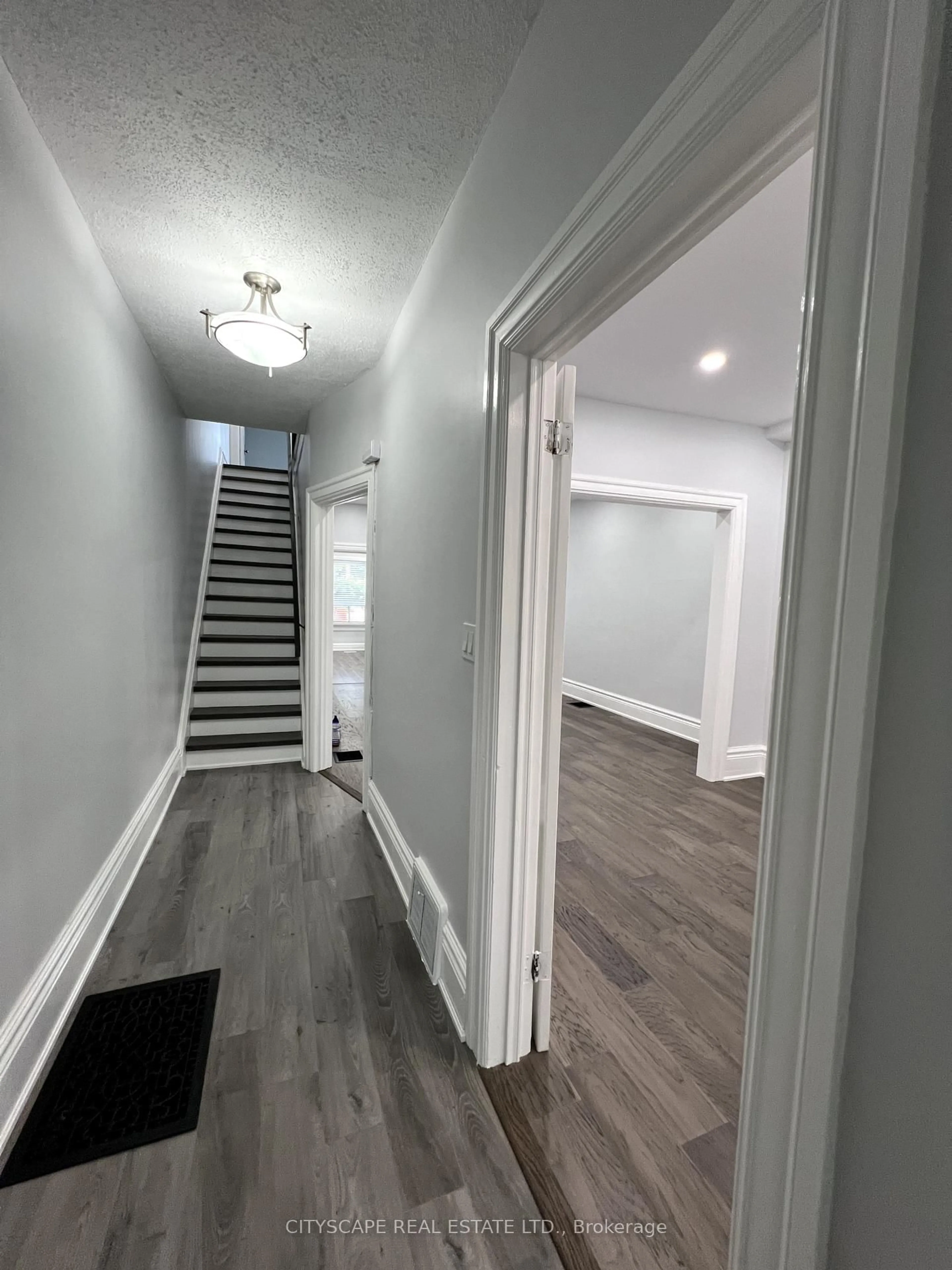 Unknown for 476 Lansdowne Ave, Toronto Ontario M6H 3Y3