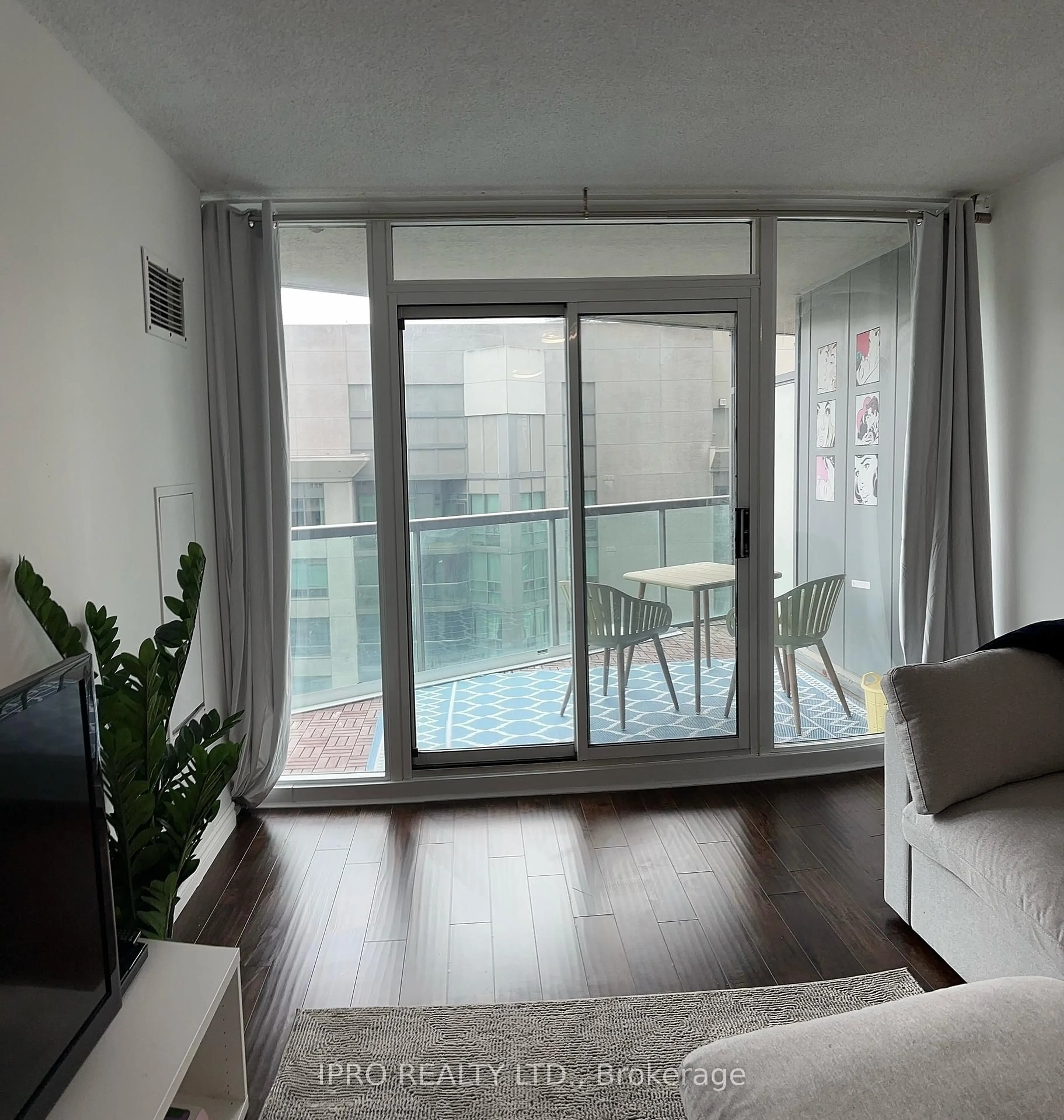 Unknown for 30 Grand Trunk Cres #2015, Toronto Ontario M5J 3A4