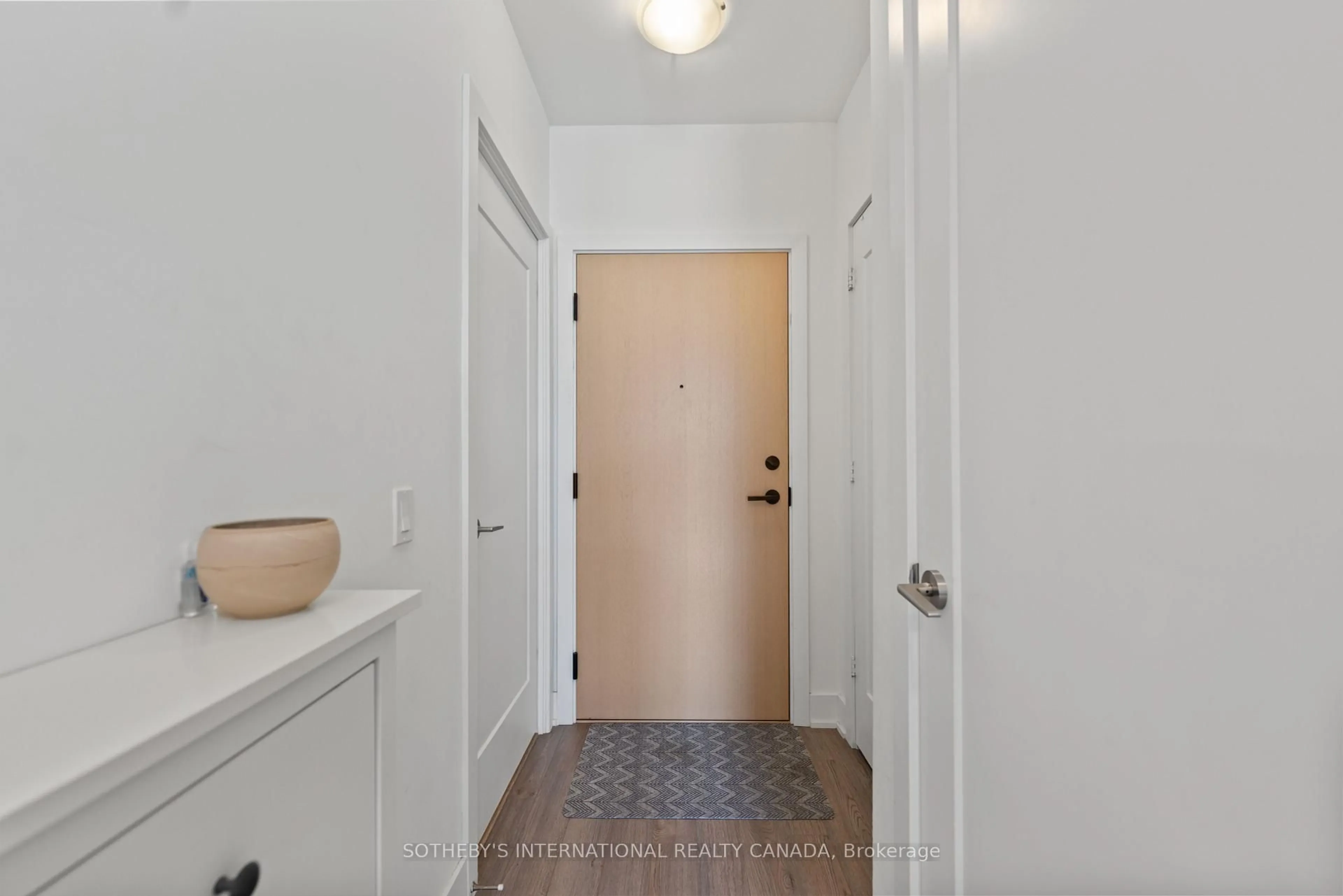 Indoor entryway for 1 Belsize Dr #412, Toronto Ontario M4S 0B9