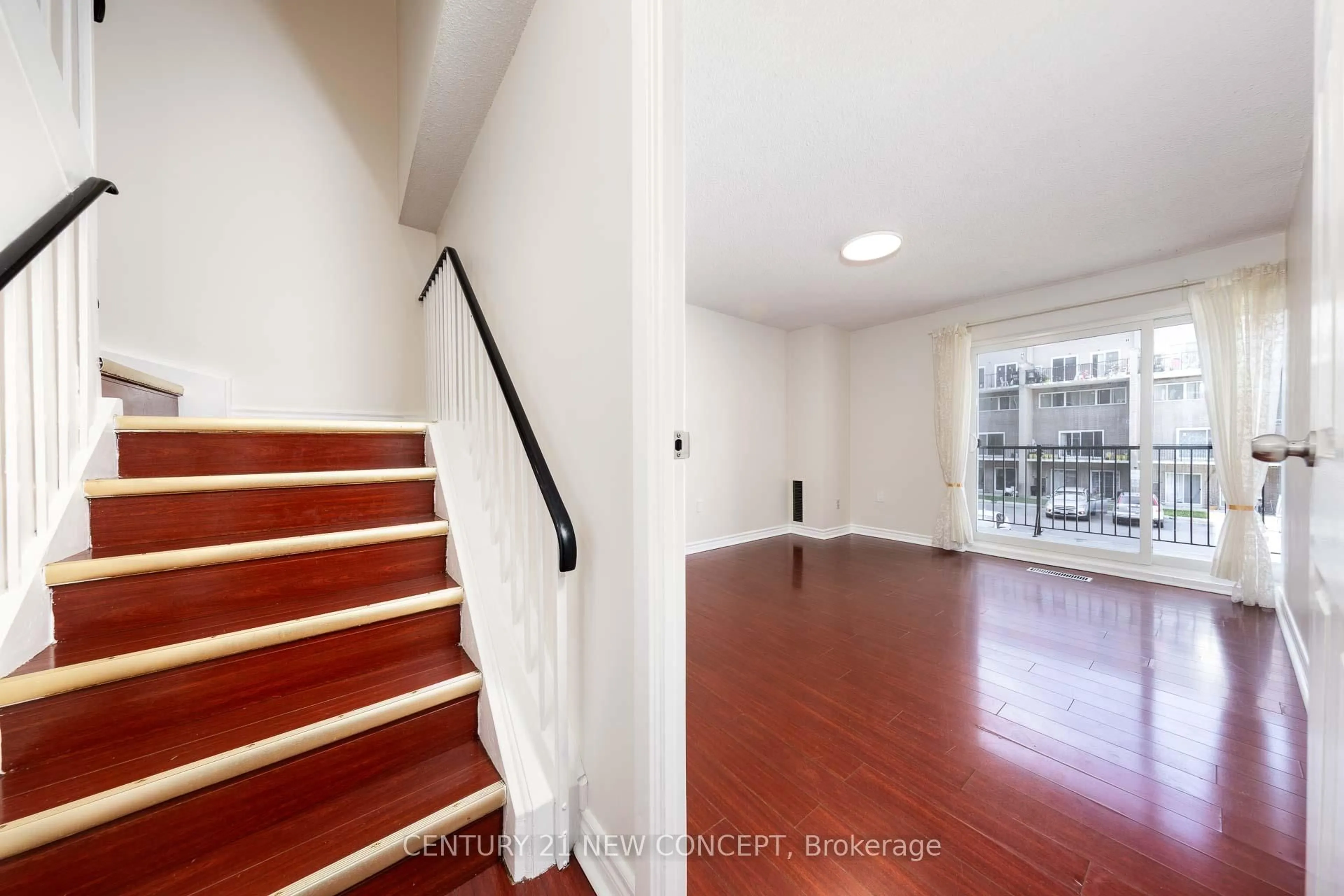 Unknown for 165 Cherokee Blvd #136, Toronto Ontario M2J 4T7