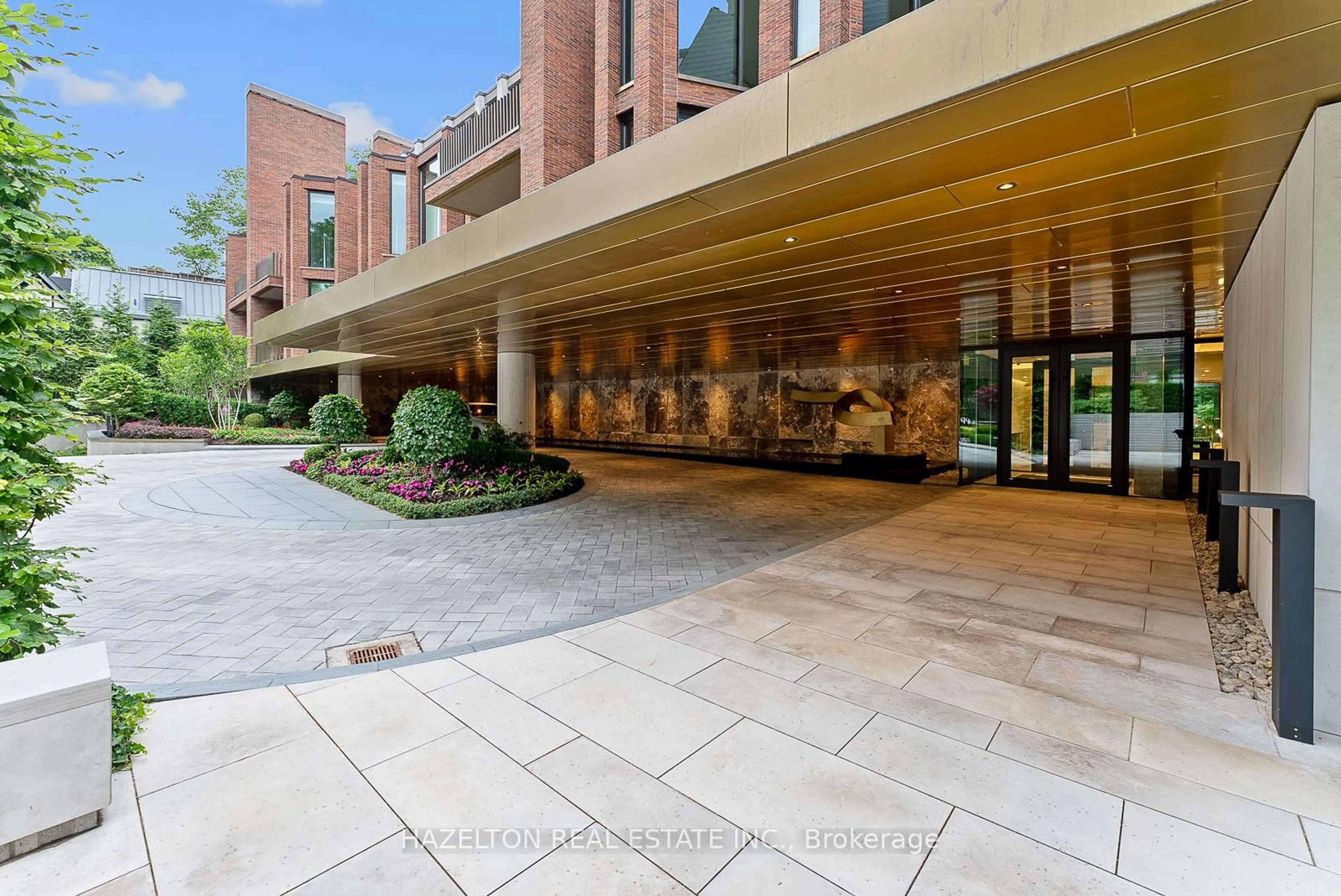 Indoor foyer for 7 Dale Ave #102, Toronto Ontario M4W 1K2