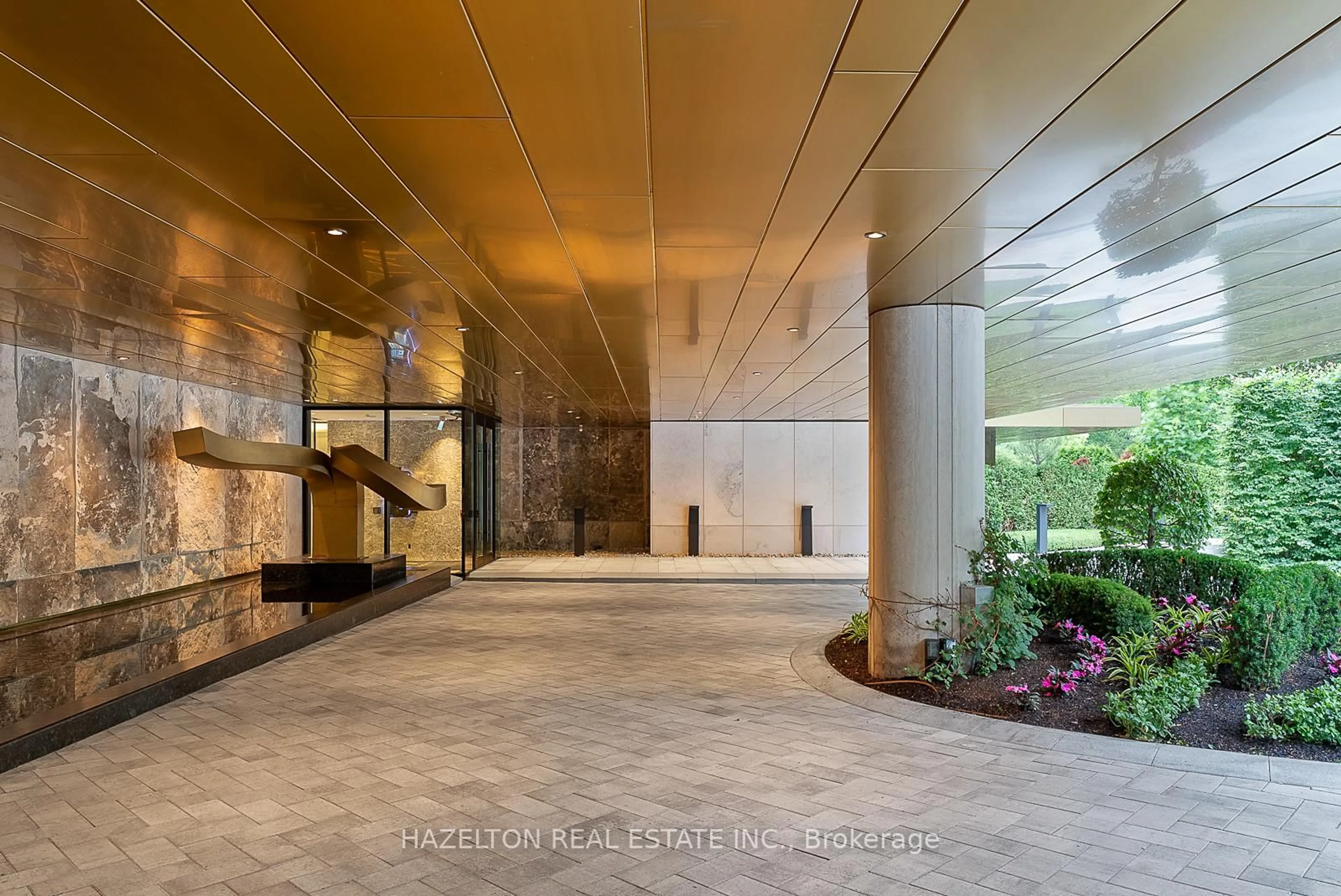 Indoor foyer for 7 Dale Ave #102, Toronto Ontario M4W 1K2